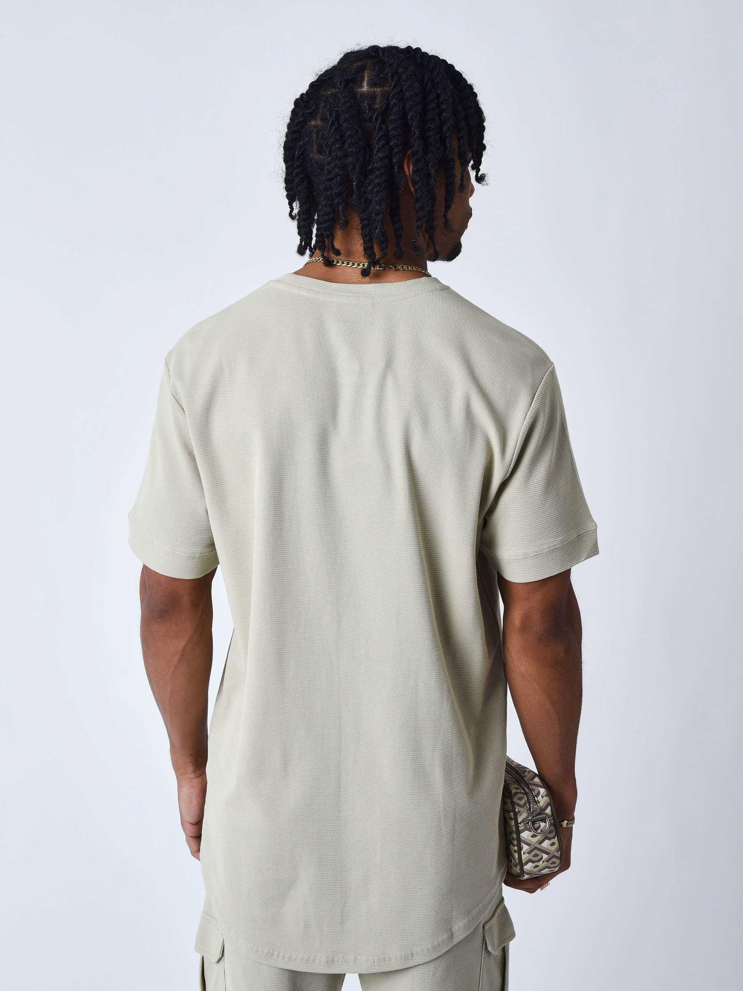 tee-shirt-classique-texture-vert-d-eau-modelshot