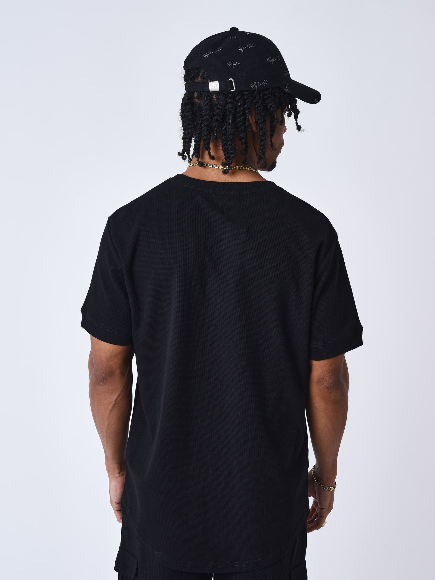 tee-shirt-classique-texture-noir-modelshot