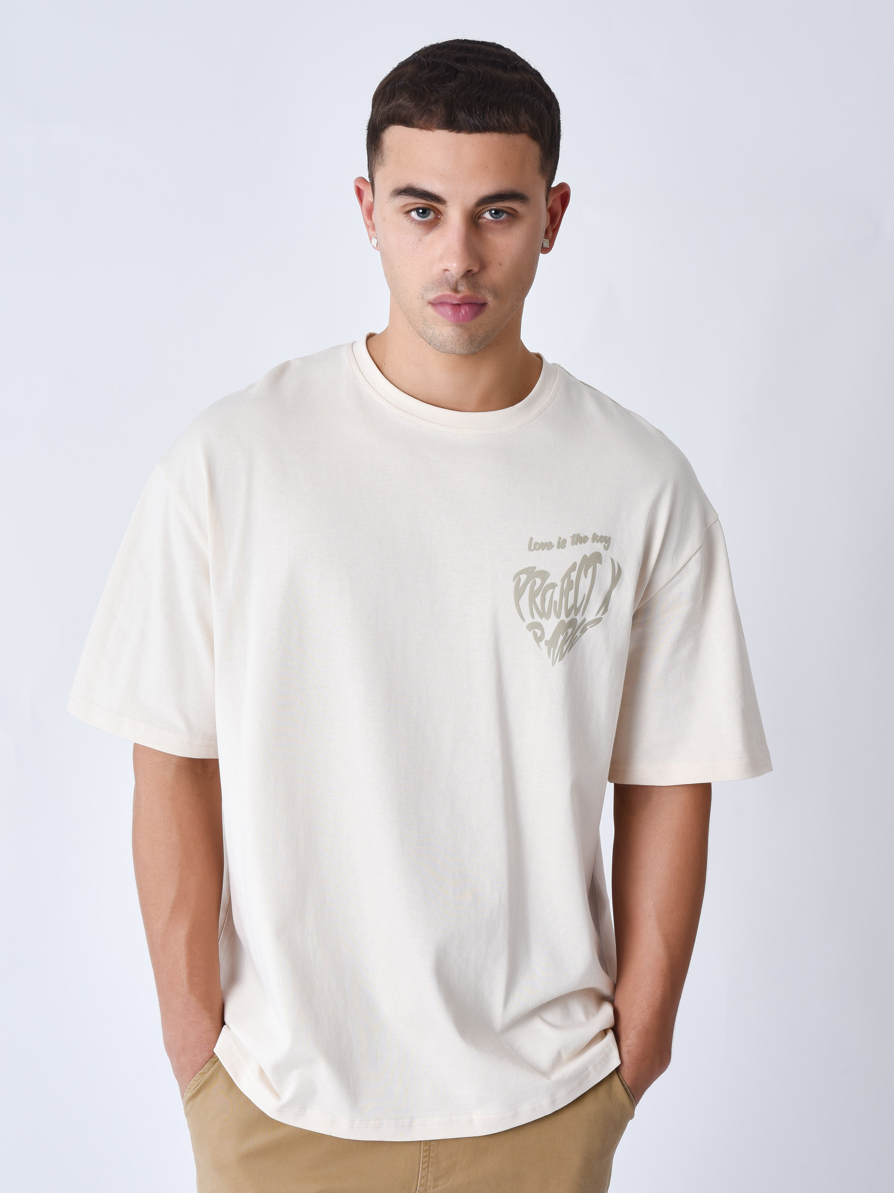 tee-shirt-coeur-de-project-x-paris-craie-modelshot