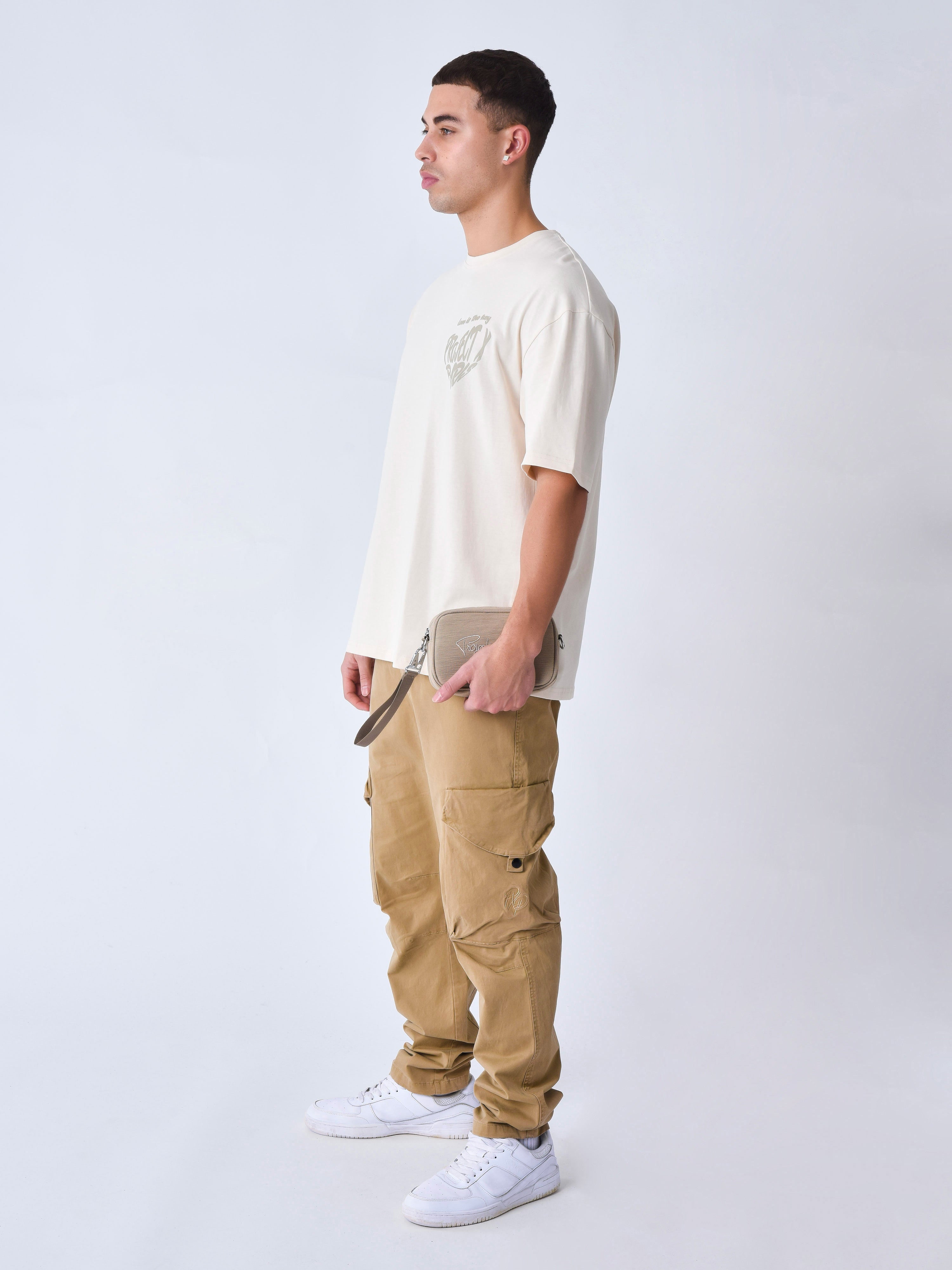 tee-shirt-coeur-de-project-x-paris-craie-modelshot