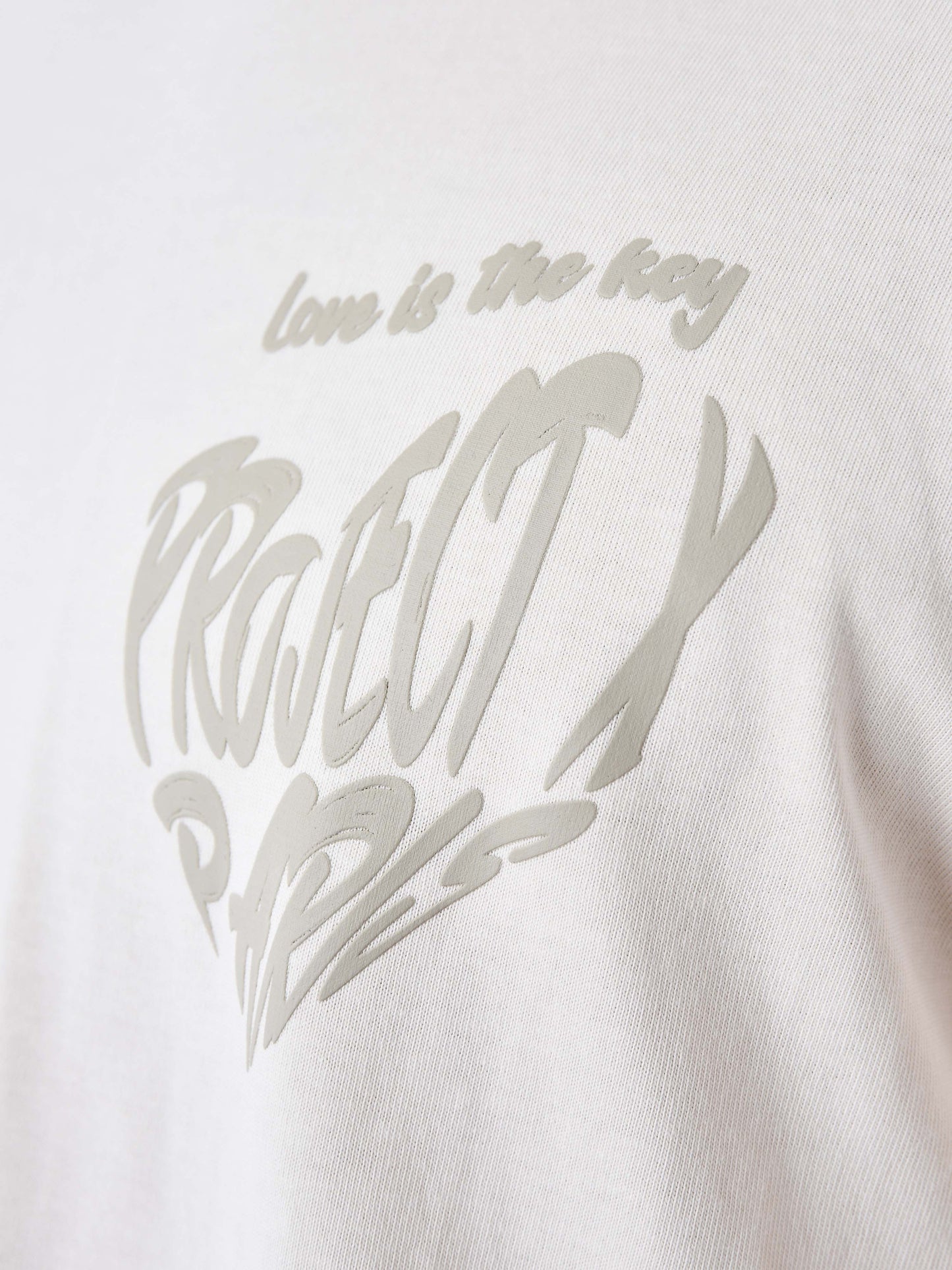 tee-shirt-coeur-de-project-x-paris-craie-detailshot
