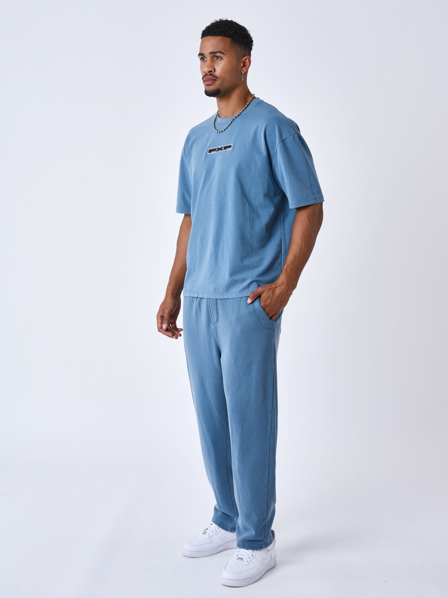 tee-shirt-delave-bleu-modelshot