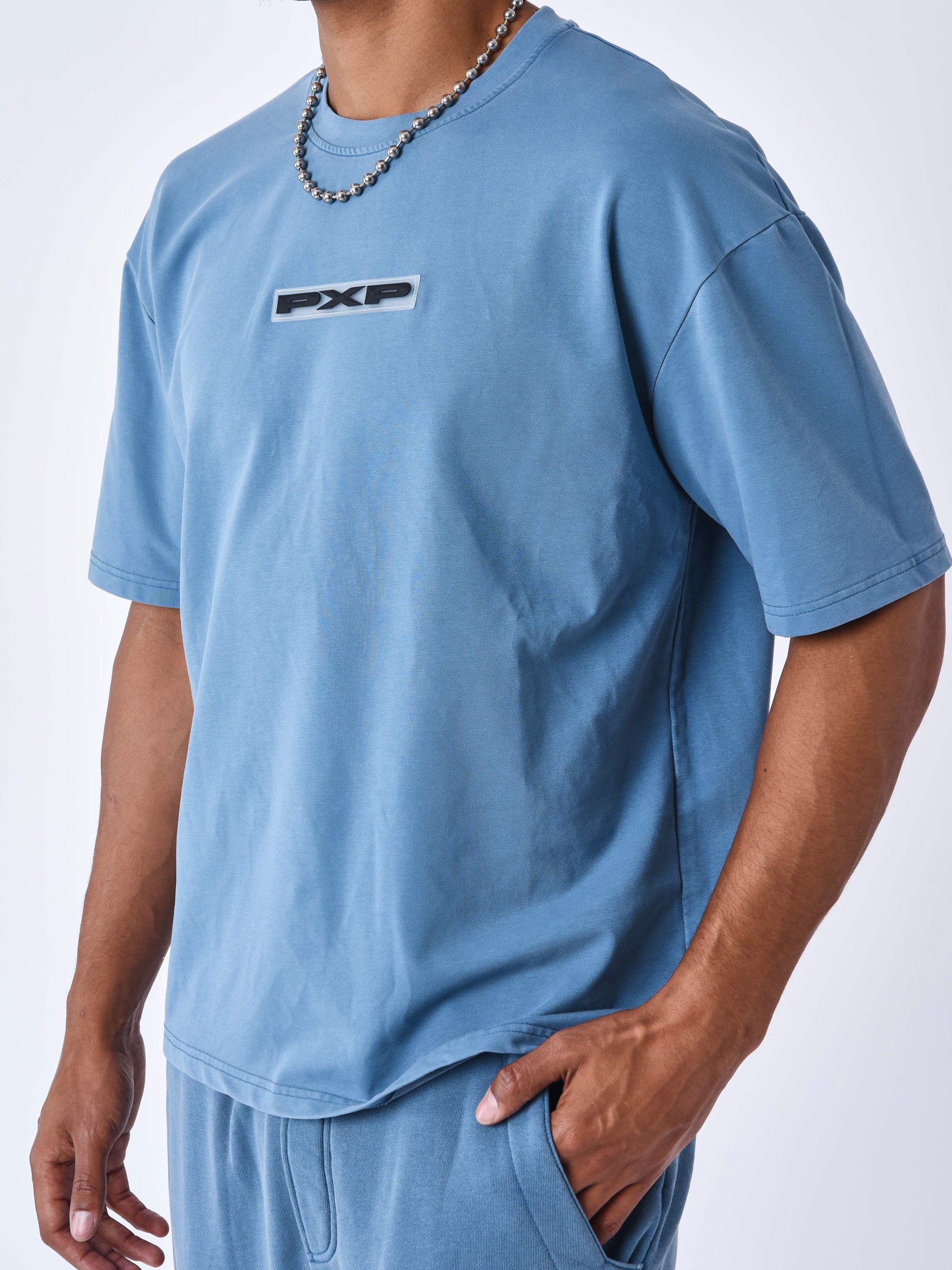 tee-shirt-delave-bleu-modelshot