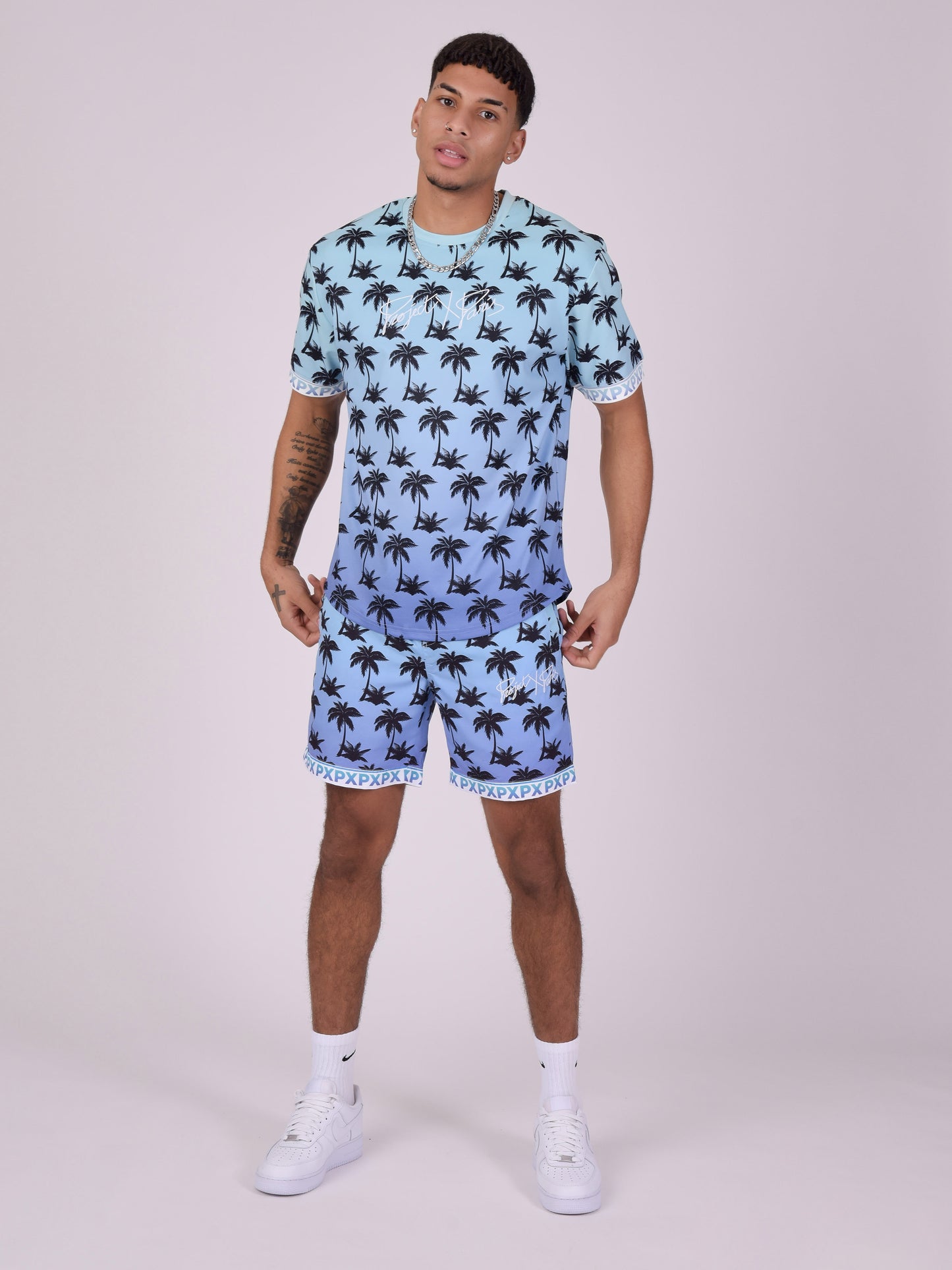 tee-shirt-imprime-palmier-degrade-bleu