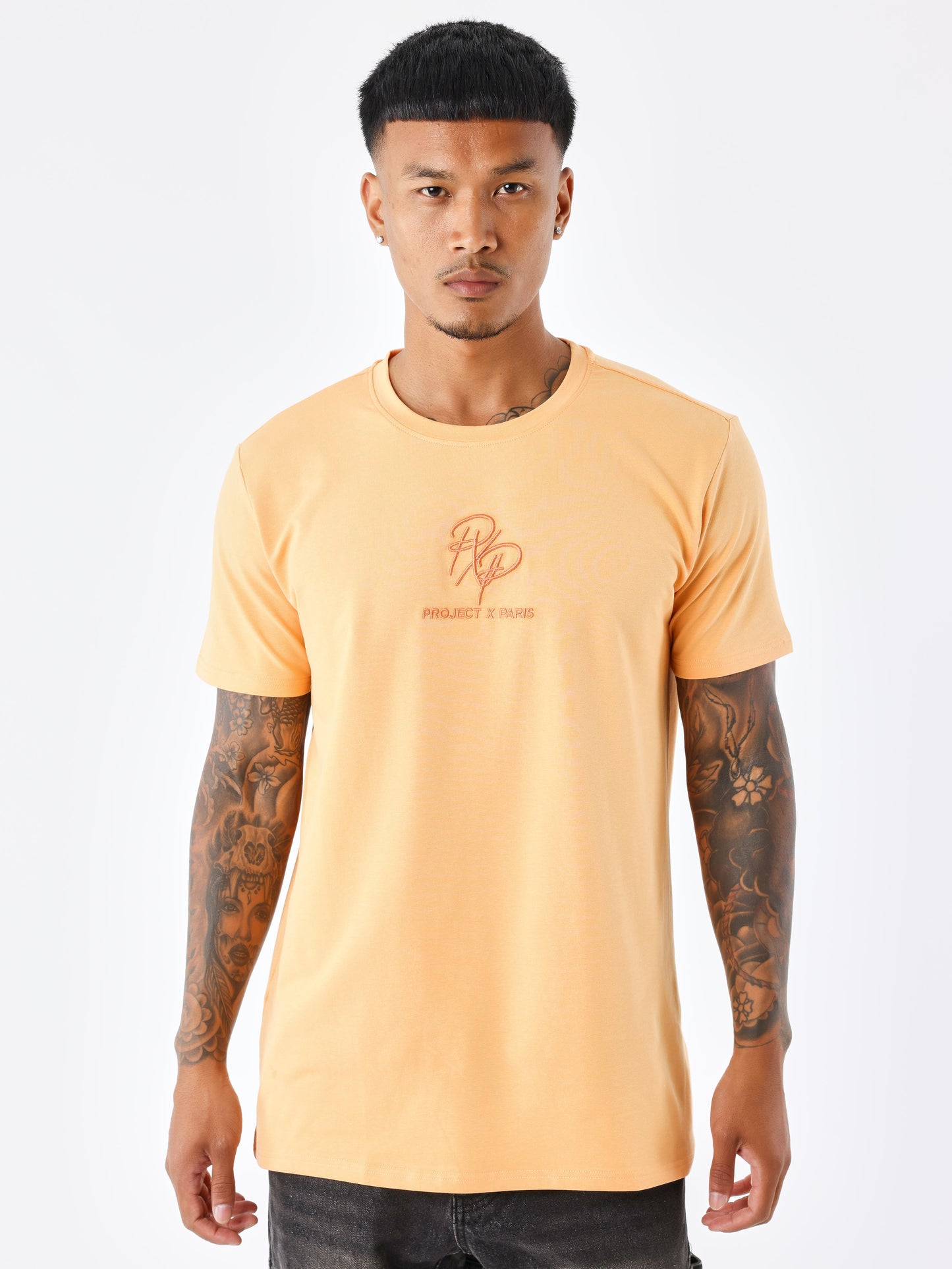 tee-shirt-logote-apricot-cream-modelshot