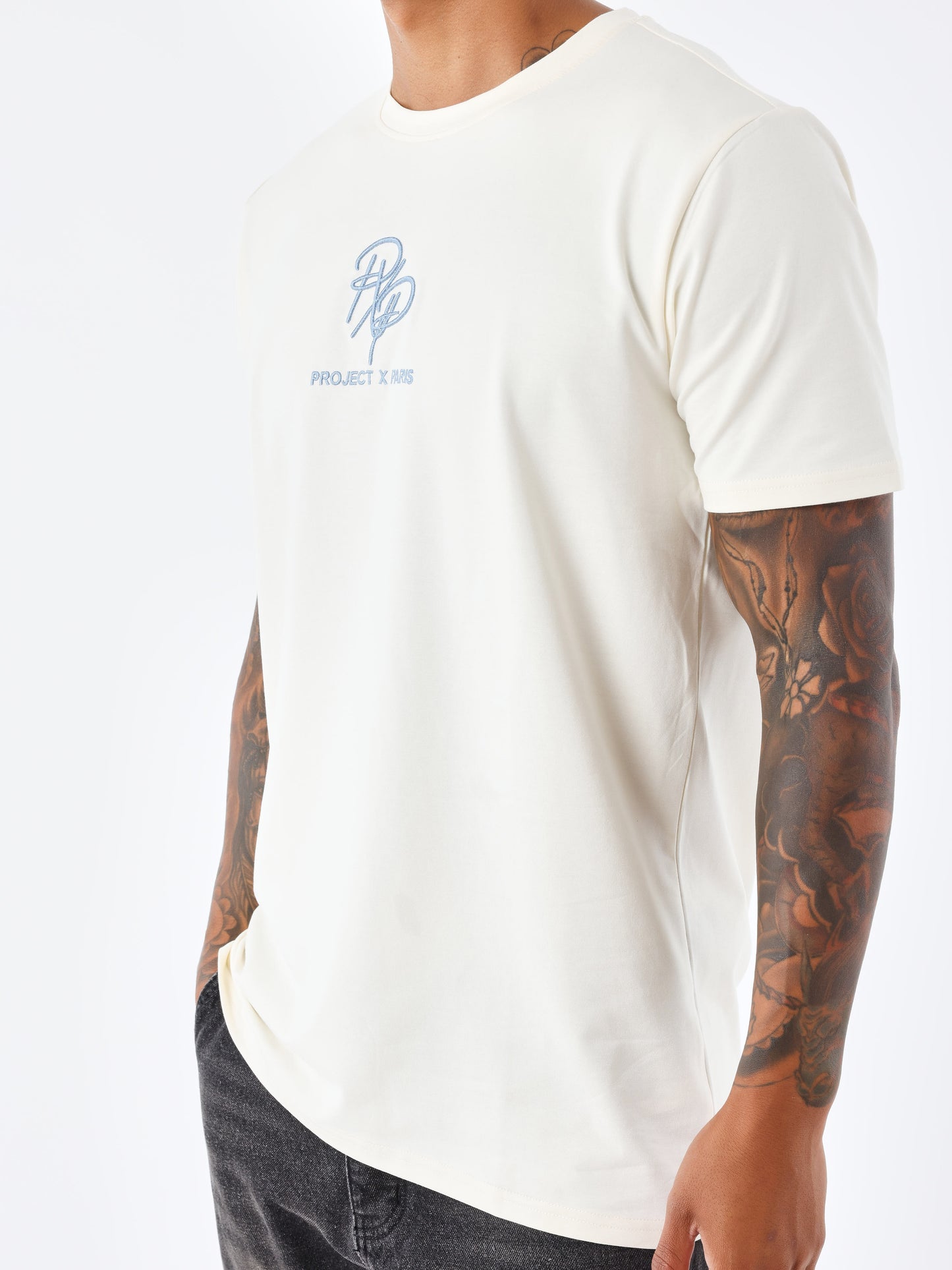 tee-shirt-logote-craie-modelshot