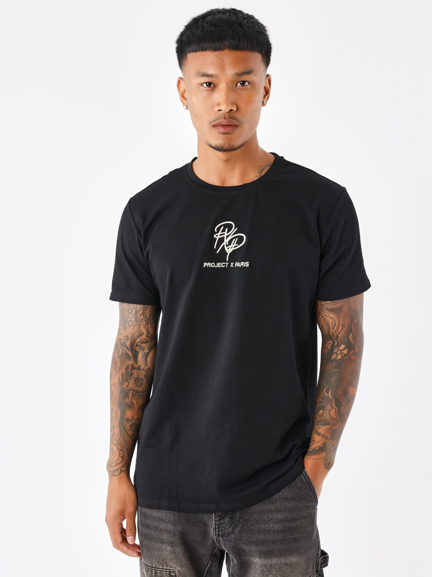 tee-shirt-logote-noir-modelshot