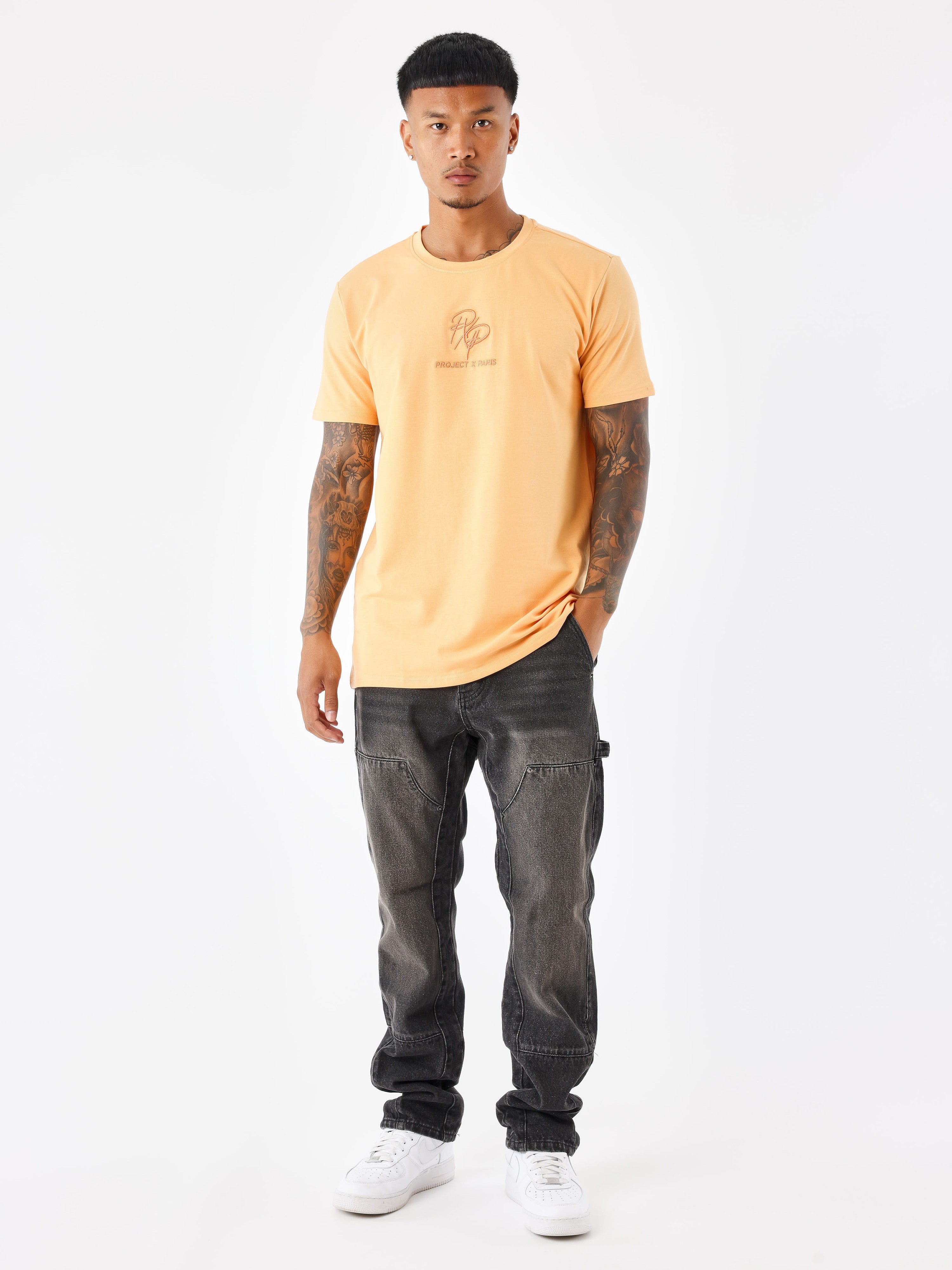 tee-shirt-logote-apricot-cream-modelshot