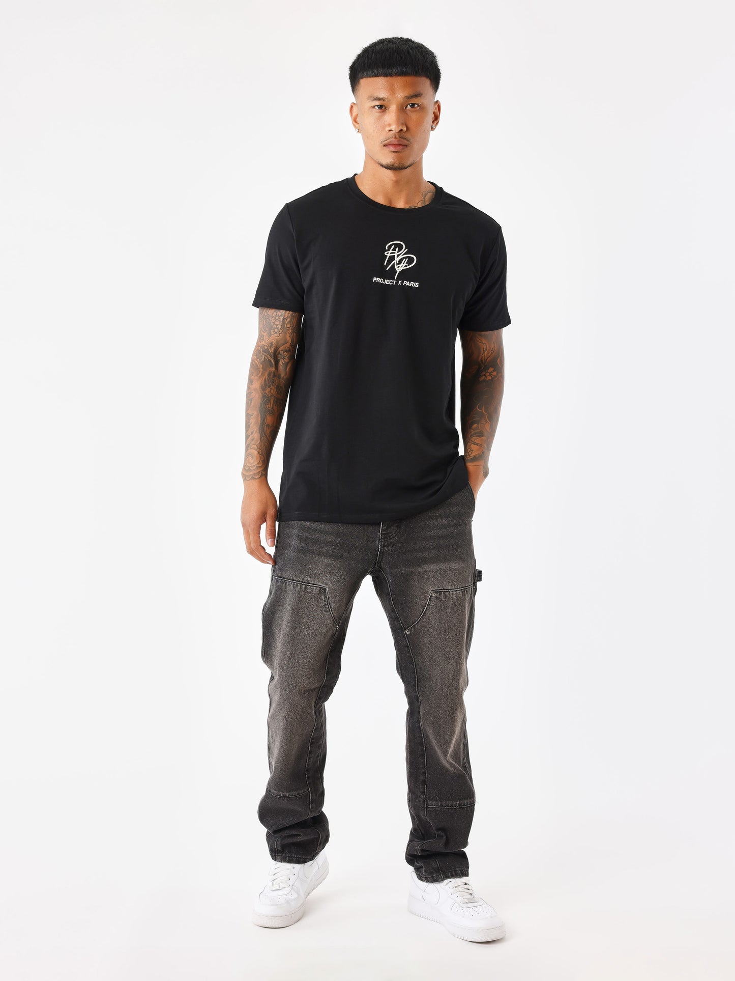 tee-shirt-logote-noir-modelshot