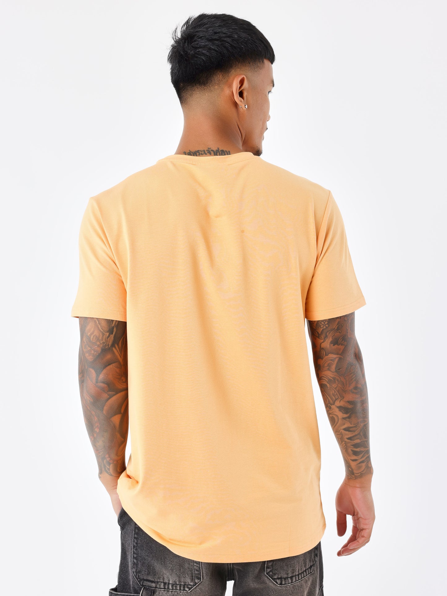 tee-shirt-logote-apricot-cream-modelshot
