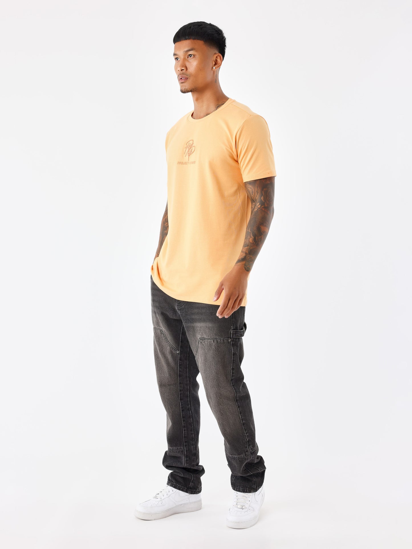 tee-shirt-logote-apricot-cream-modelshot