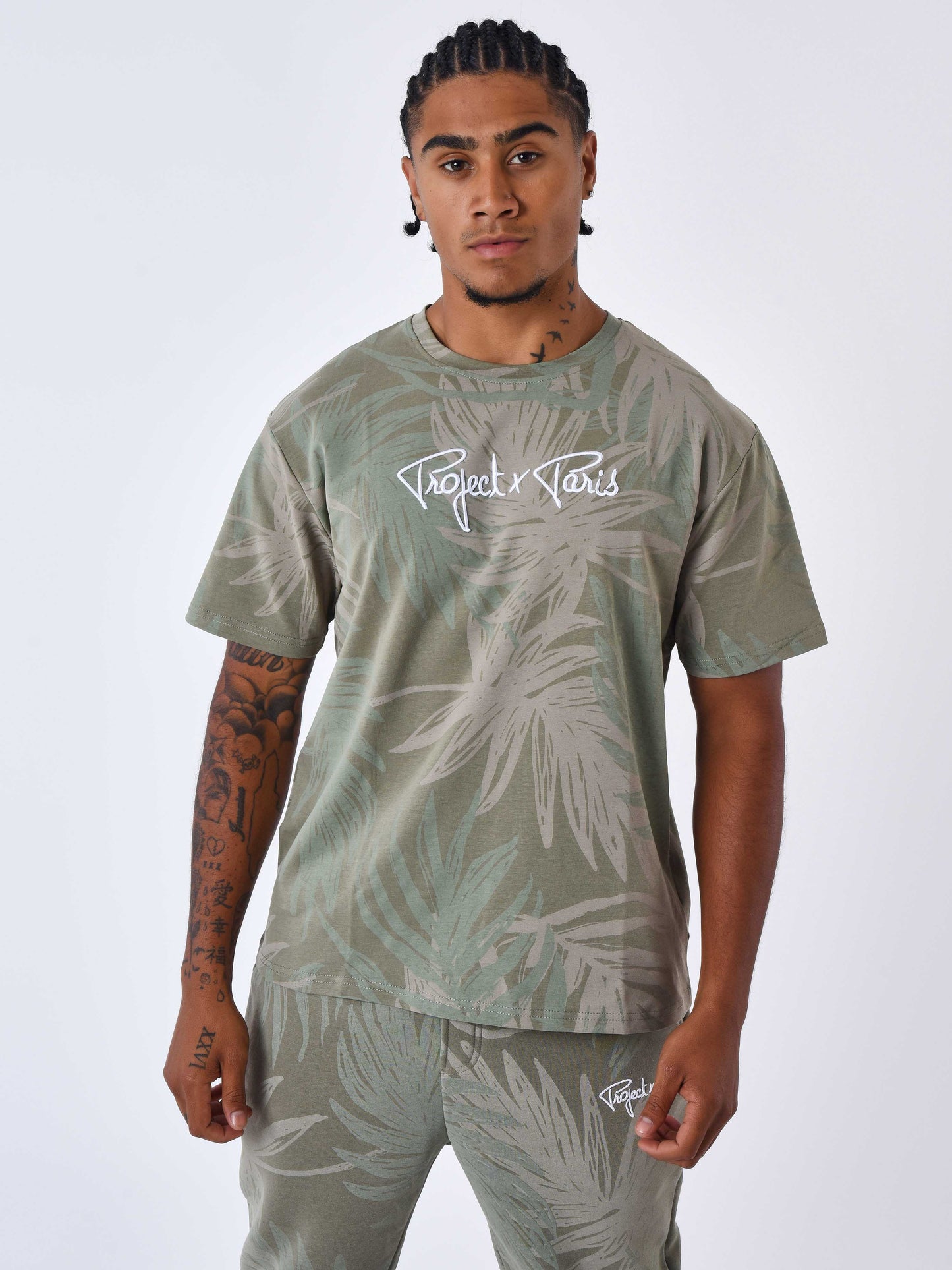 tee-shirt-motif-all-over-feuilles-de-palmier-olive