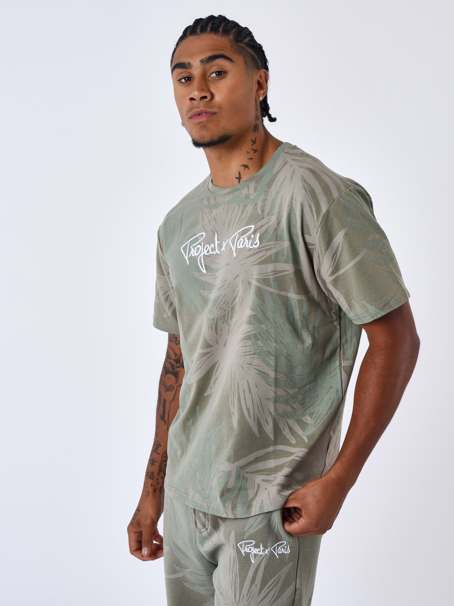 tee-shirt-motif-all-over-feuilles-de-palmier-olive