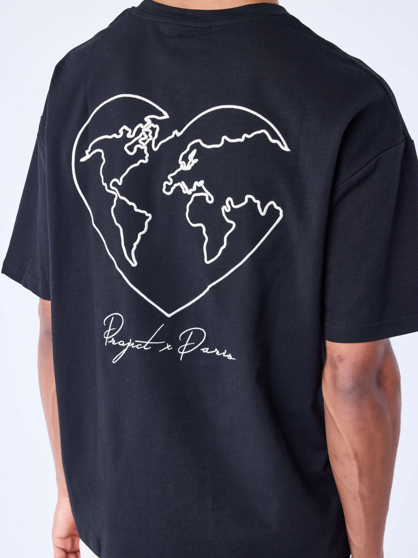 tee-shirt-motif-coeurmonde-noir