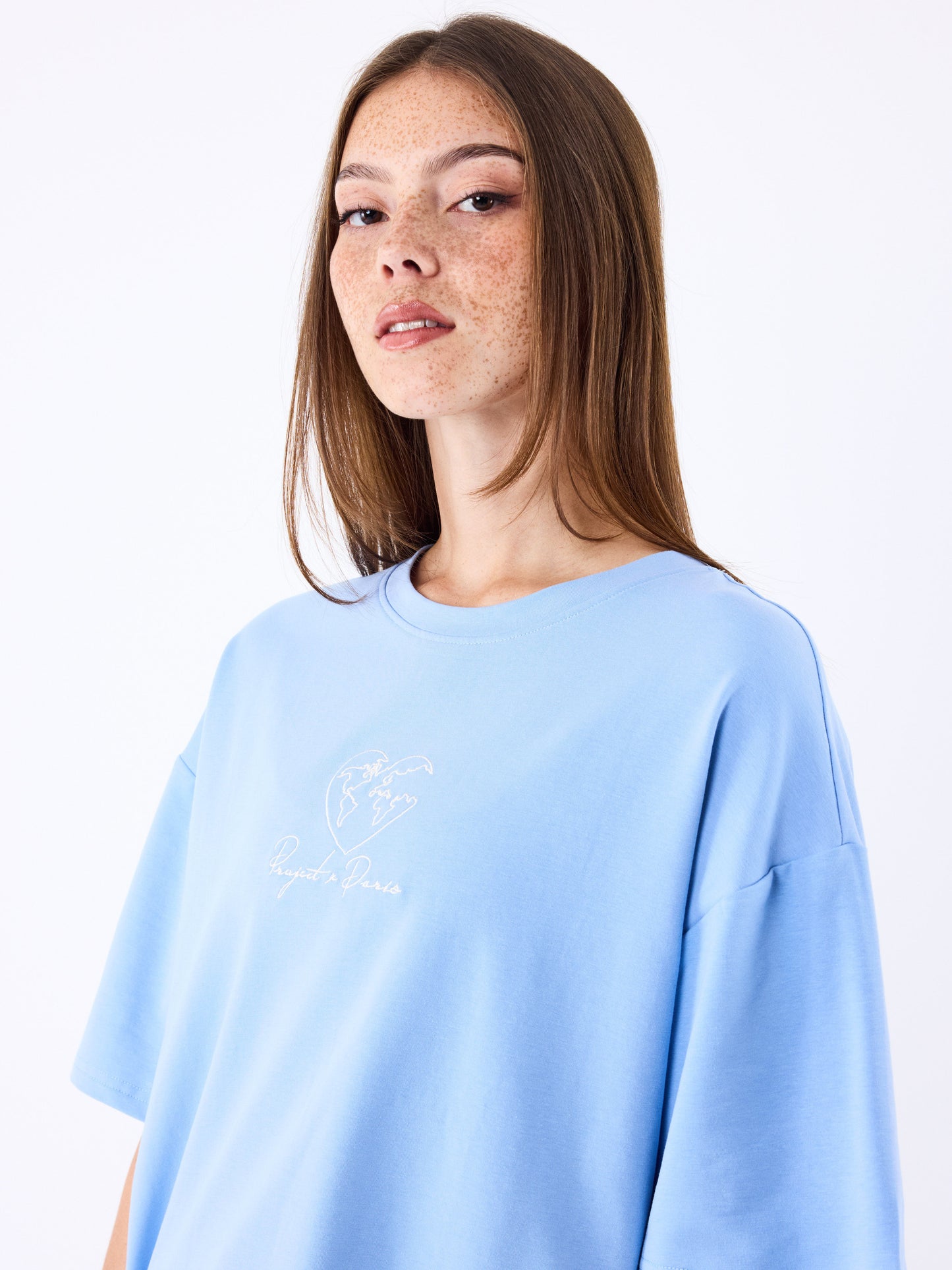tee-shirt-motif-coeurmonde-5076-cashmere-blue-modelshot