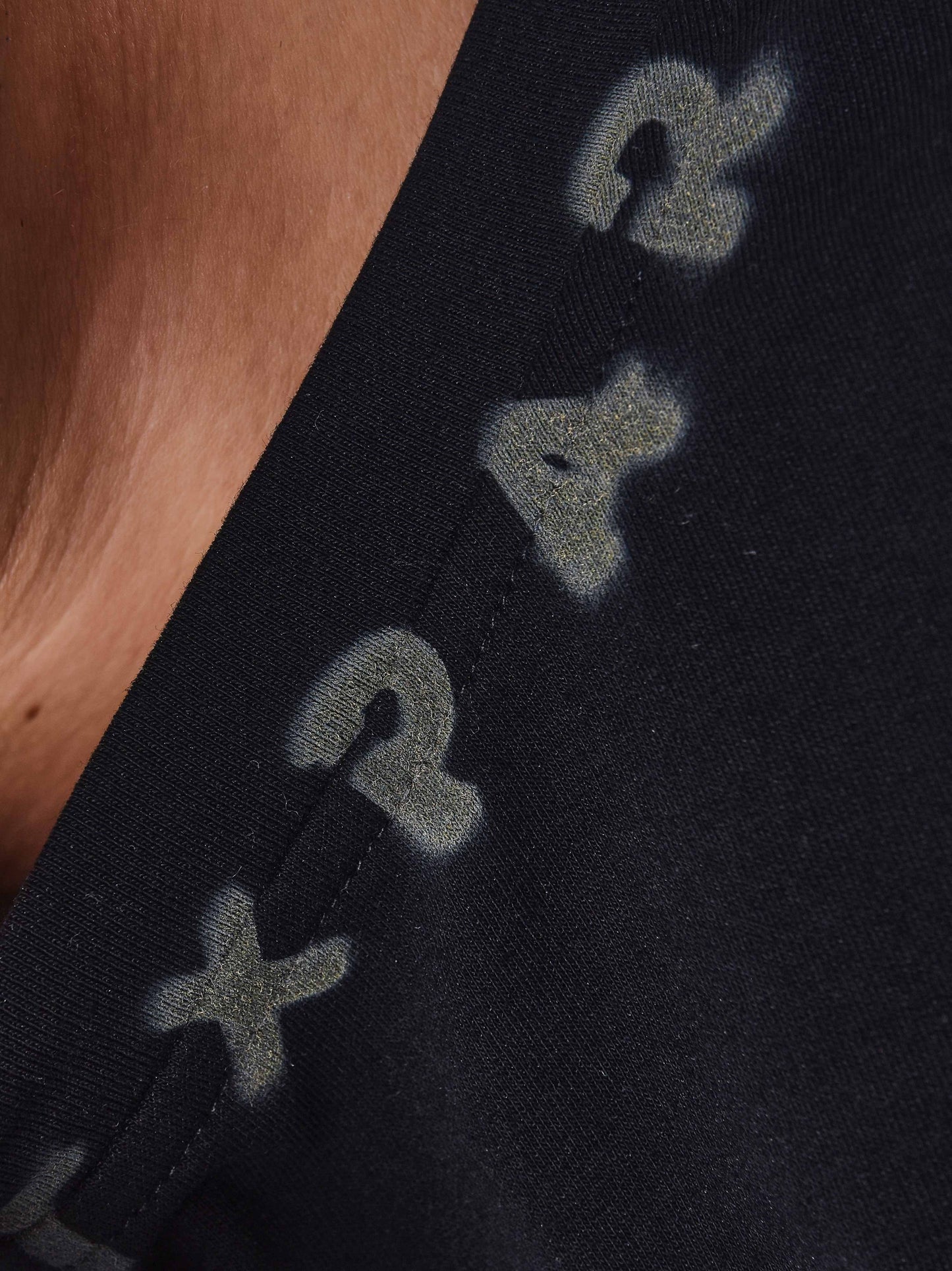 tee-shirt-motif-graph-noir