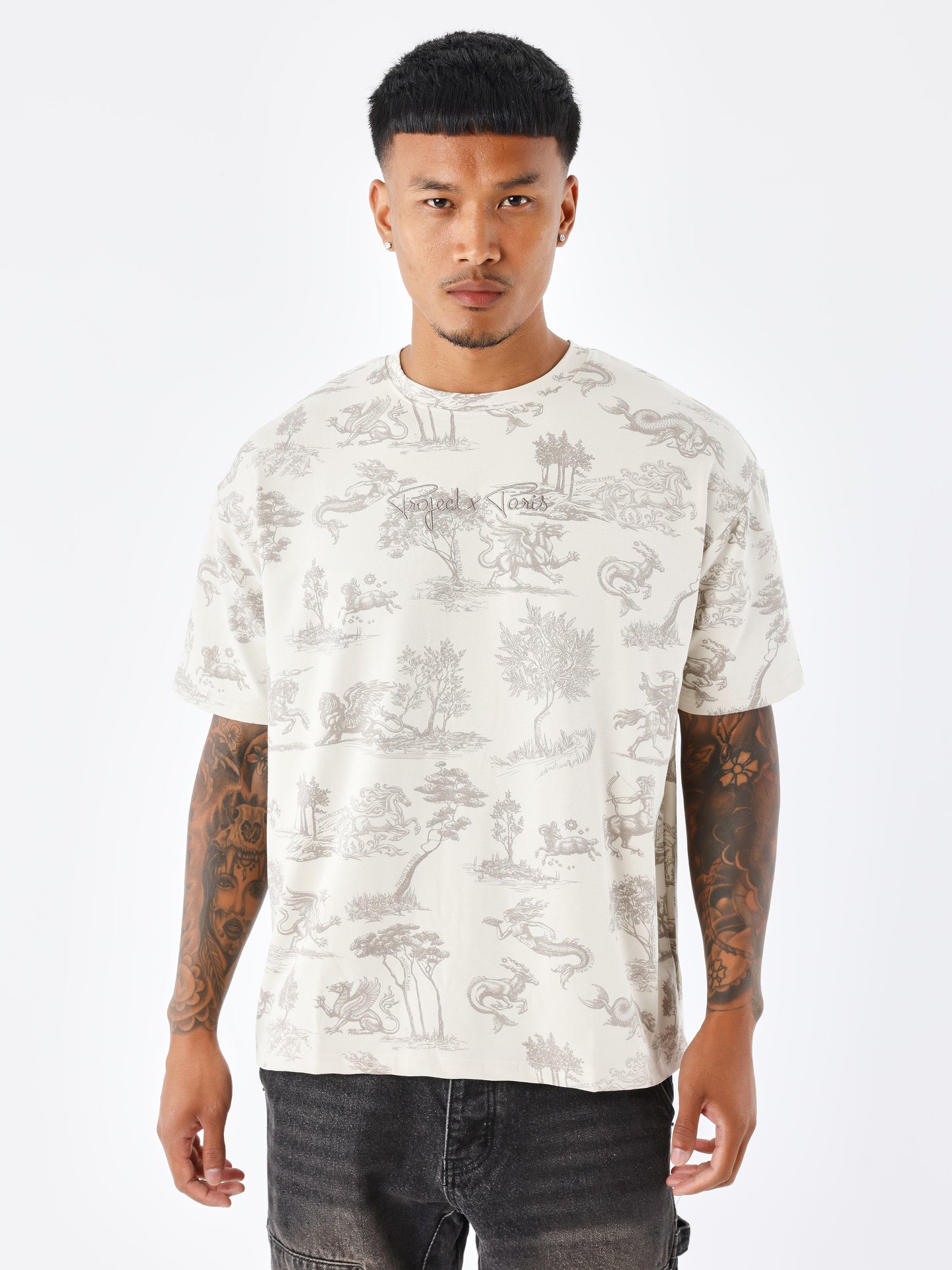 tee-shirt-motif-mythologique-greige-modelshot