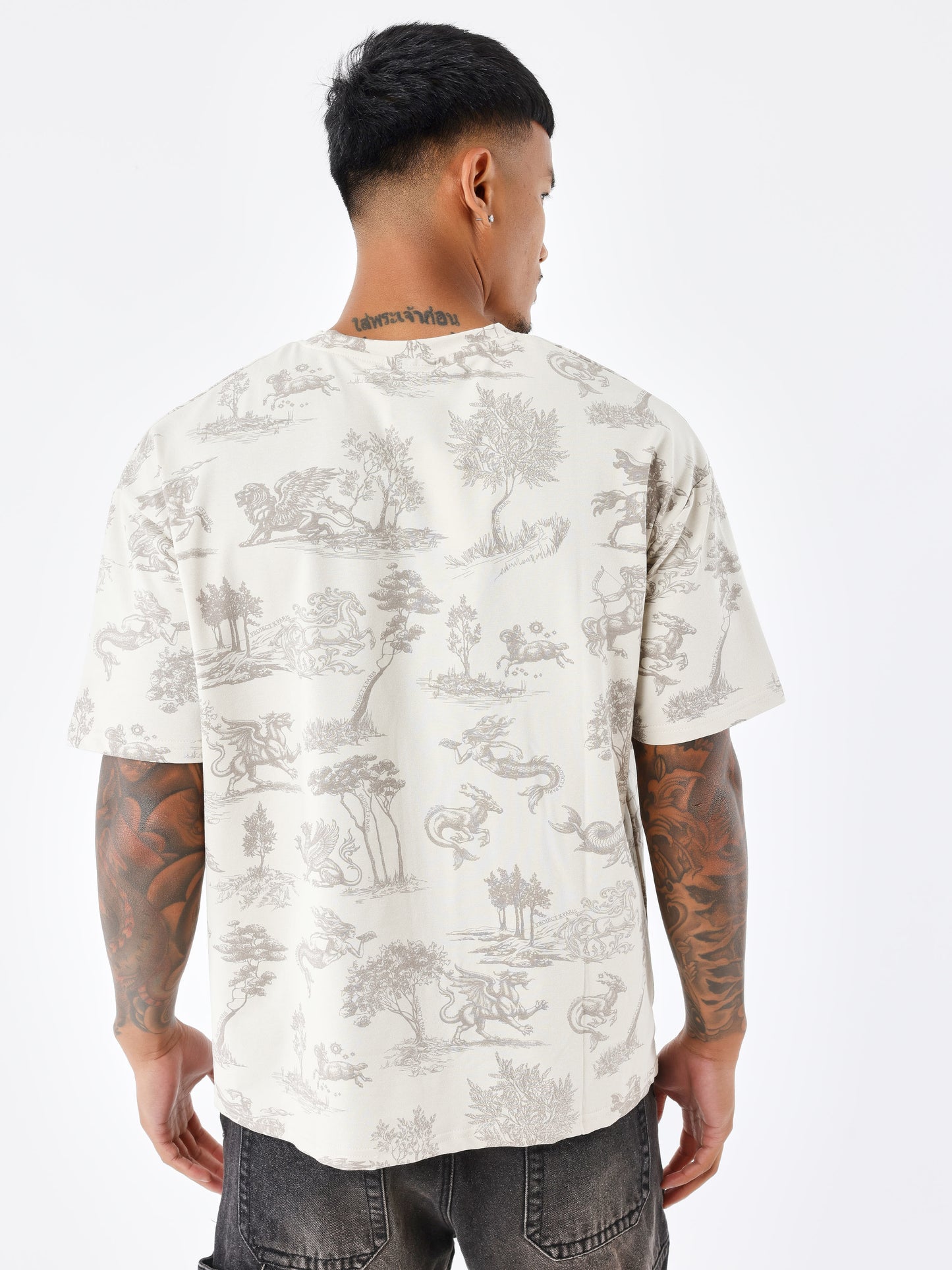 tee-shirt-motif-mythologique-greige-modelshot
