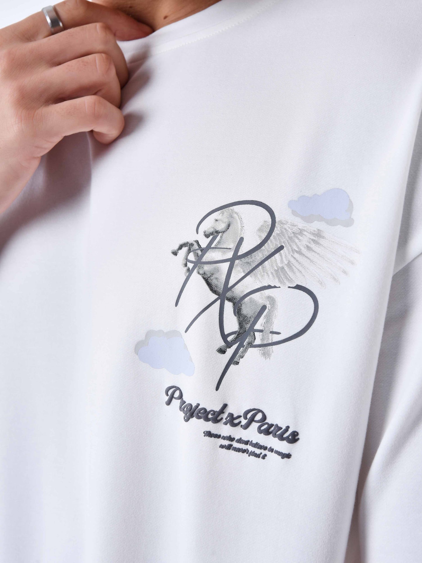 tee-shirt-motif-pegase-nuage-blanc-casse