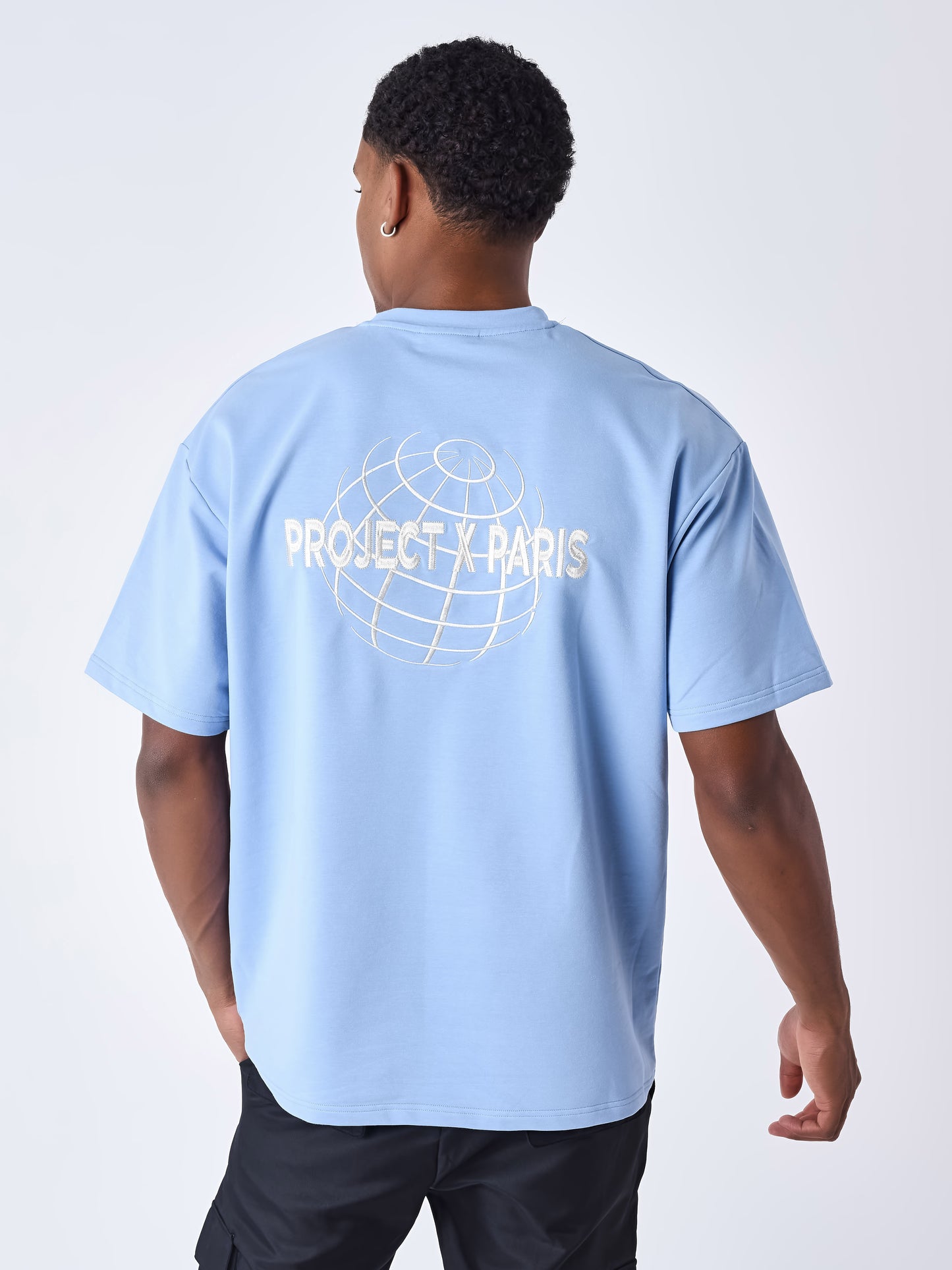 tee-shirt-motif-planete-cashmere-blue-modelshot