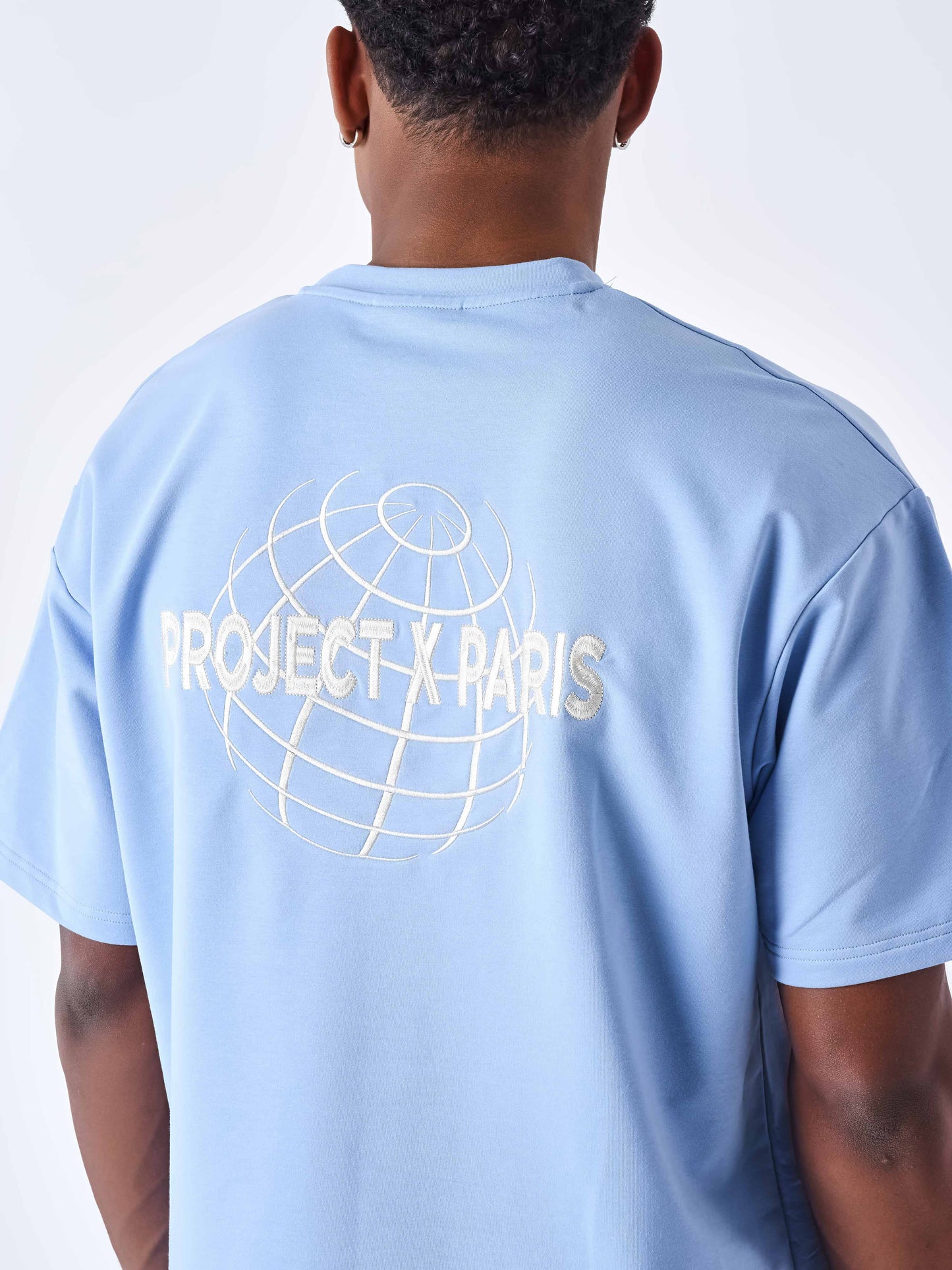 tee-shirt-motif-planete-cashmere-blue-modelshot