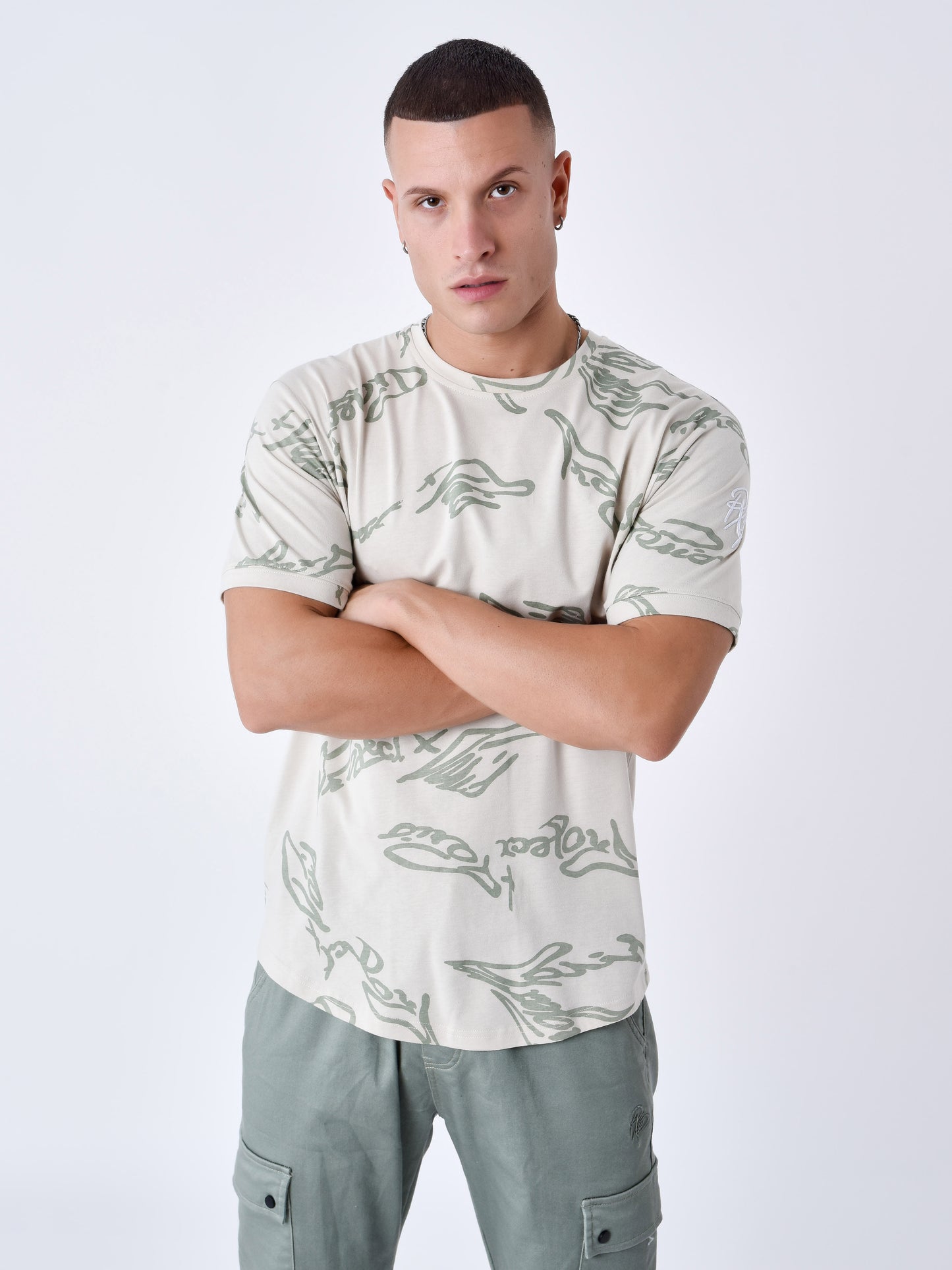 tee-shirt-motif-signature-fluide-greige-modelshot