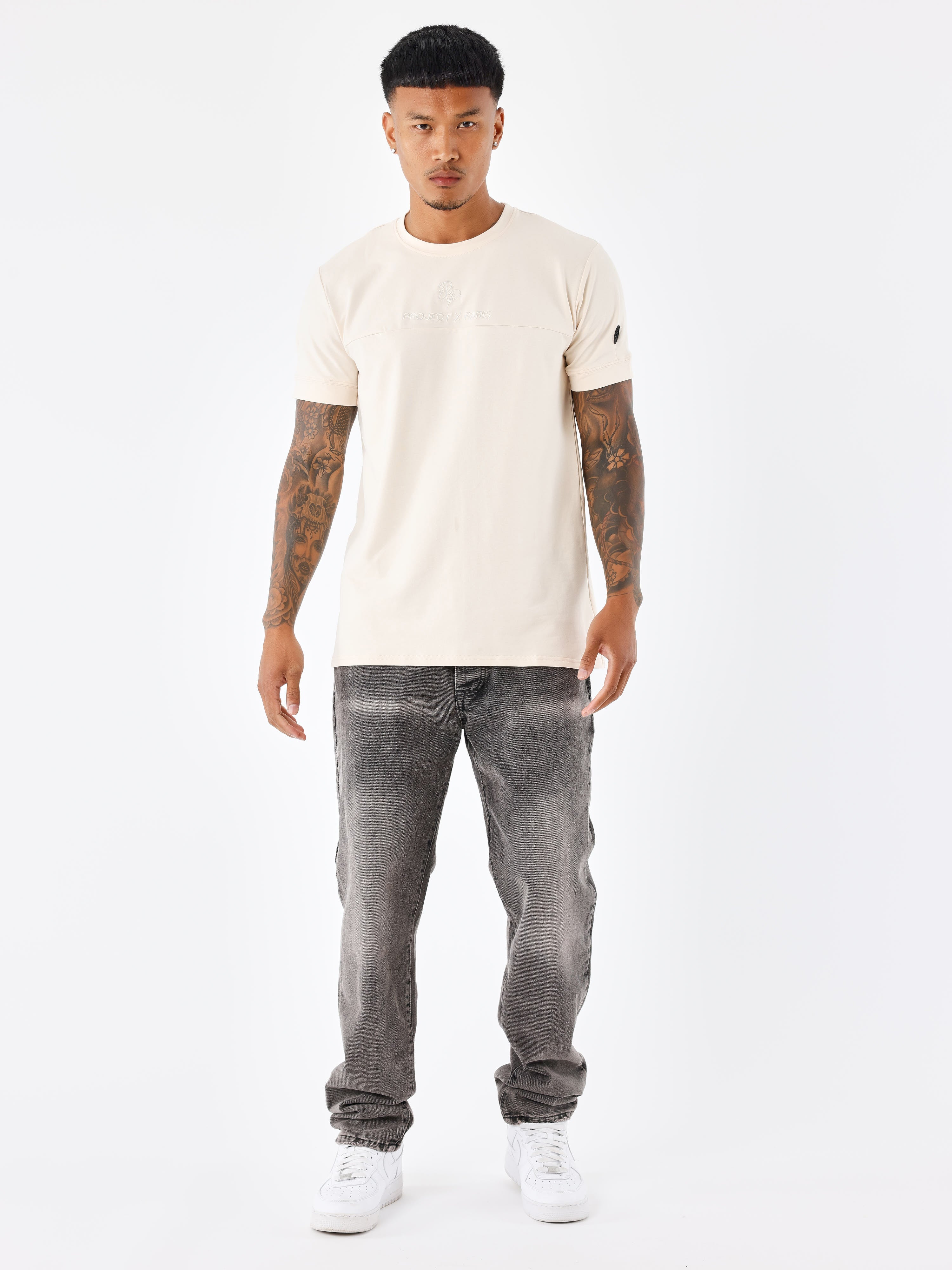 tee-shirt-style-techwear-ivoire-modelshot