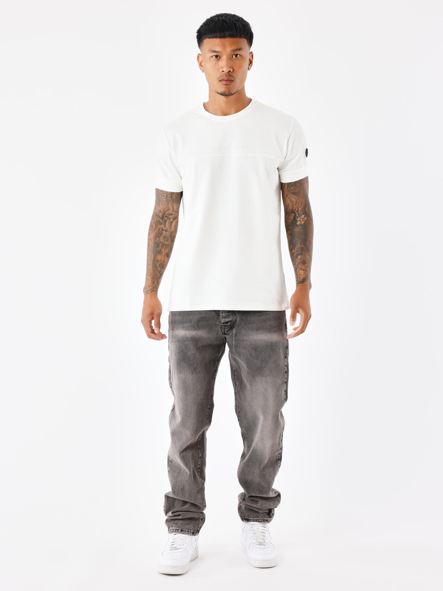 tee-shirt-style-techwear-blanc-casse