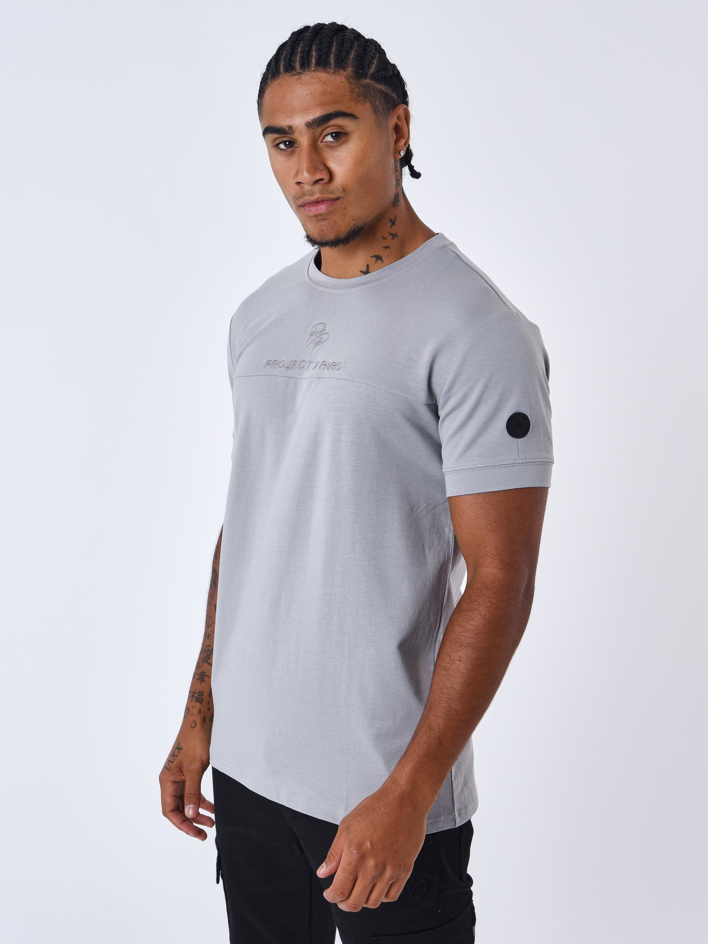 tee-shirt-style-techwear-gris-clair