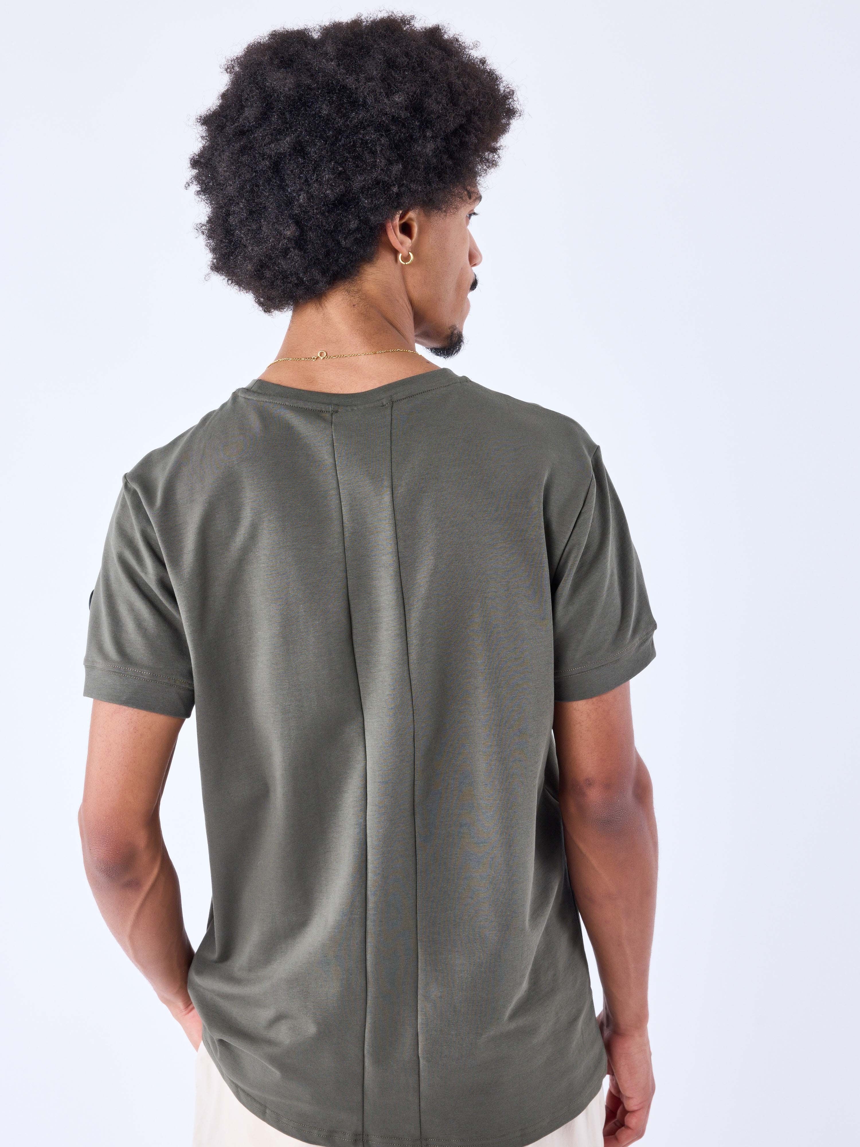 tee-shirt-style-techwear-olive-fonce