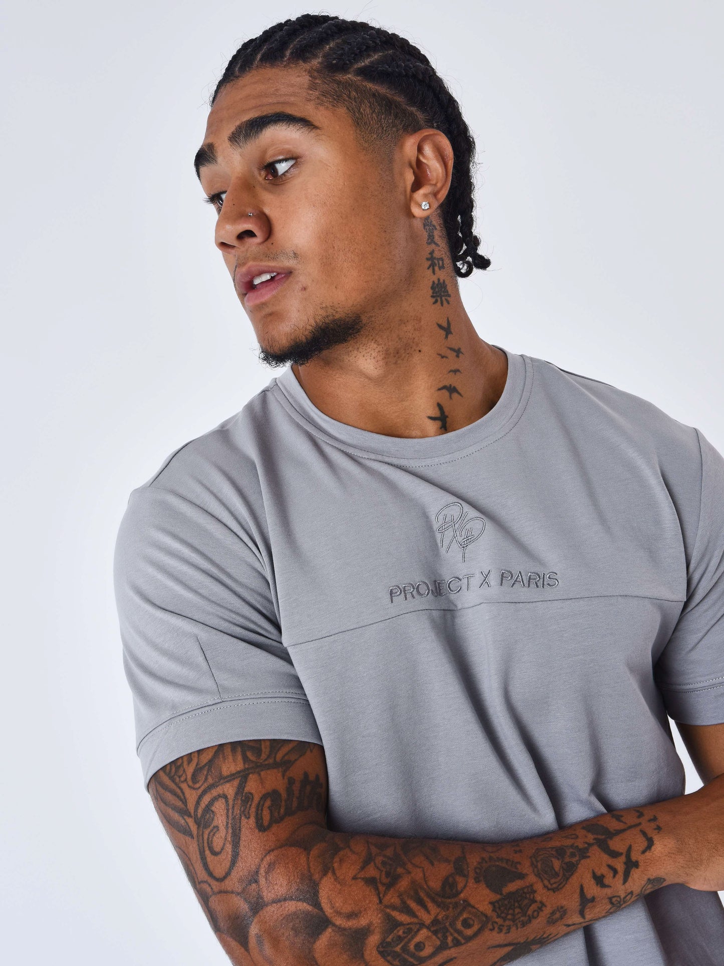 tee-shirt-style-techwear-gris-clair