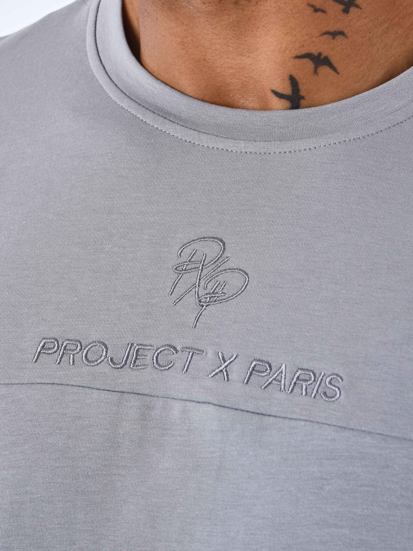 tee-shirt-style-techwear-gris-clair