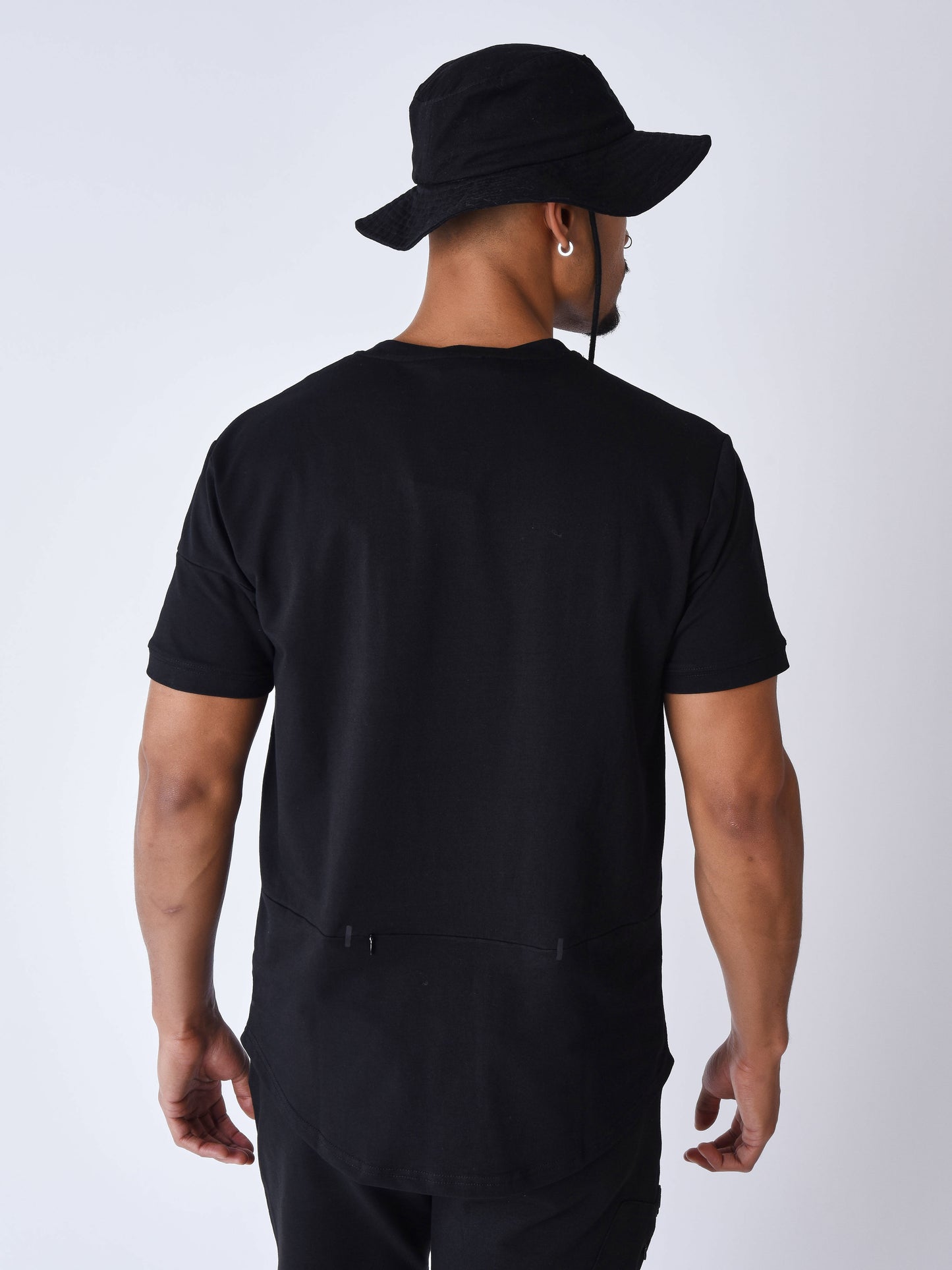 tee-shirt-technique-a-decoupes-noir