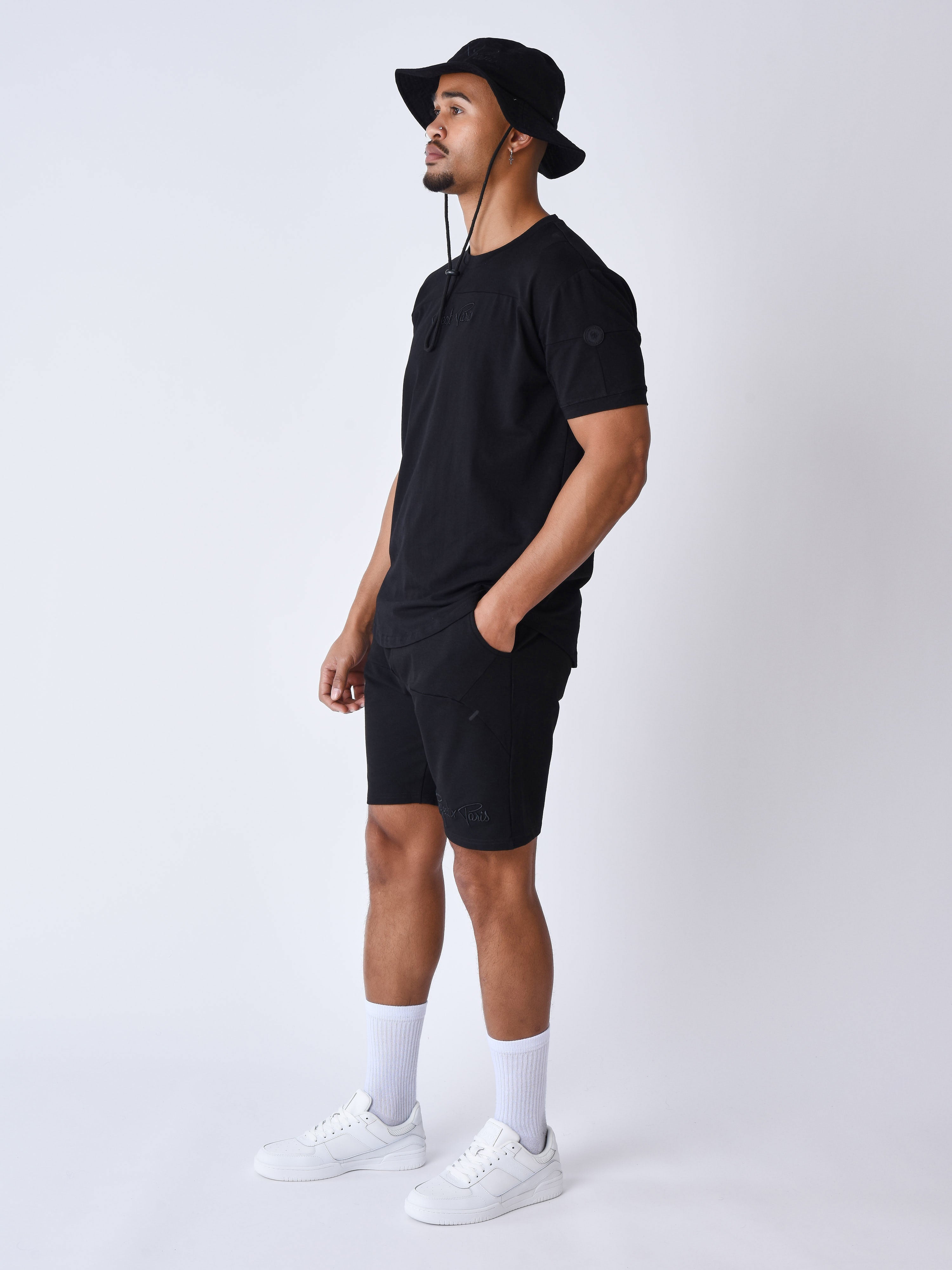 tee-shirt-technique-a-decoupes-noir
