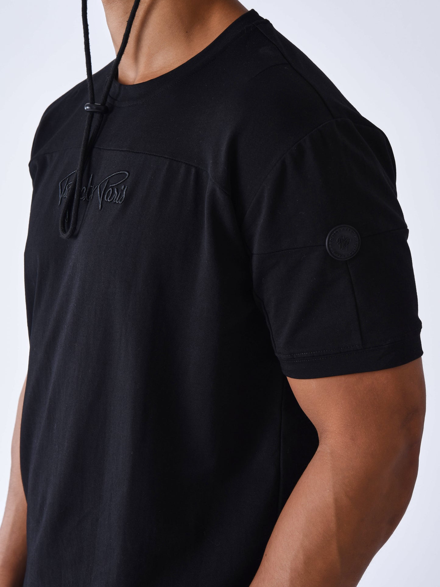 tee-shirt-technique-a-decoupes-noir