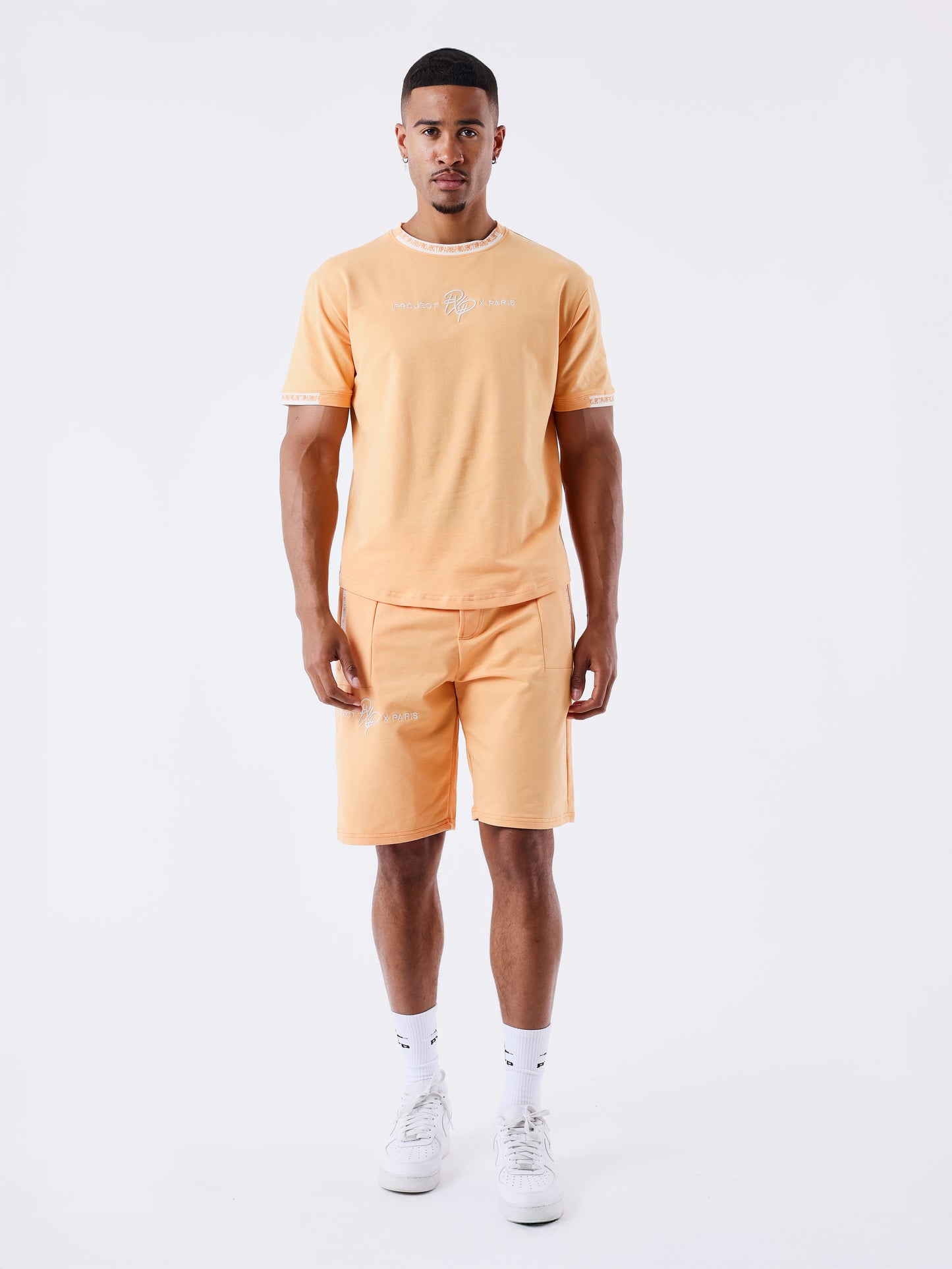 tee-shirt-uni-avec-bande-logo-apricot-cream