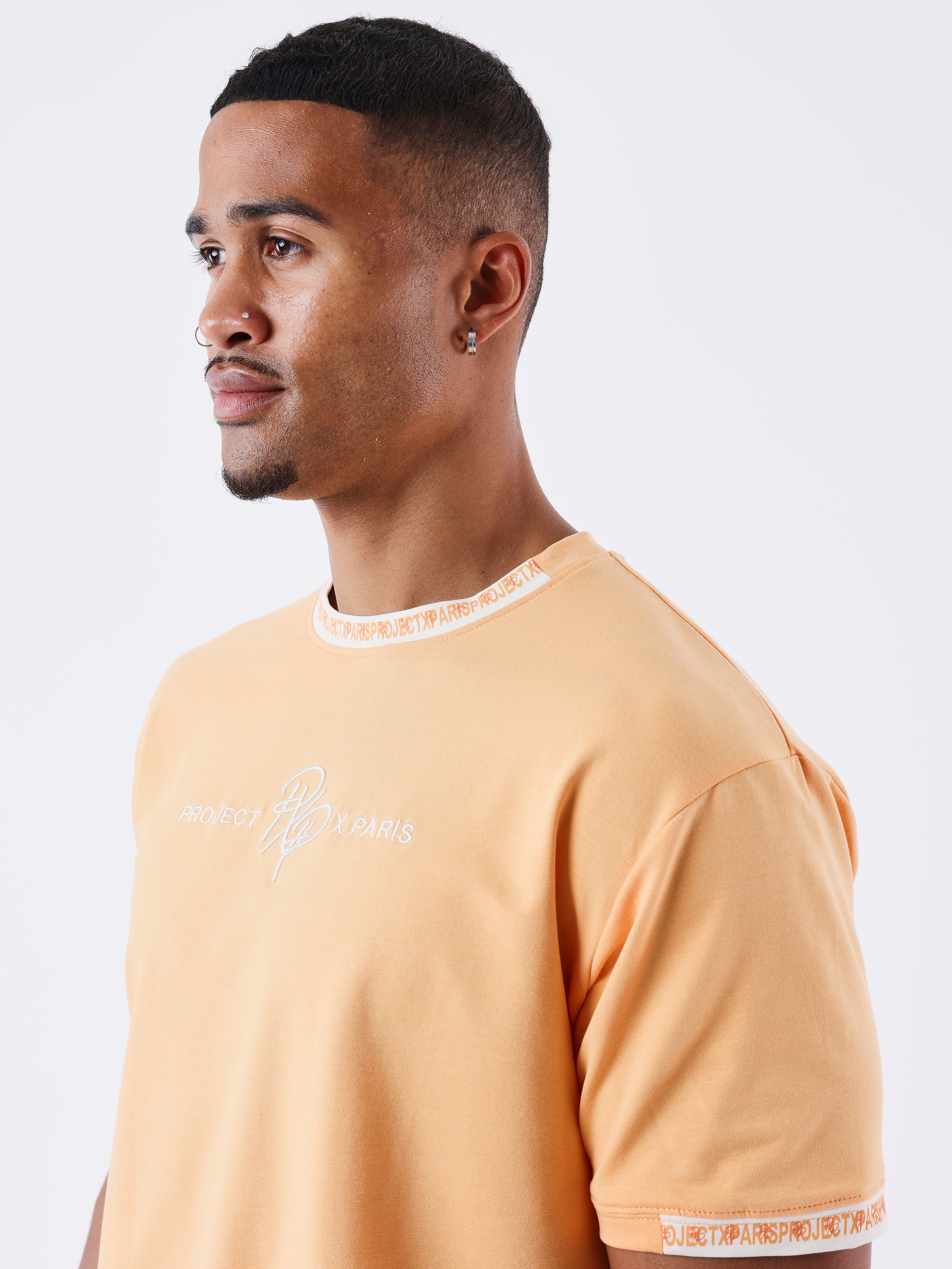 tee-shirt-uni-avec-bande-logo-apricot-cream