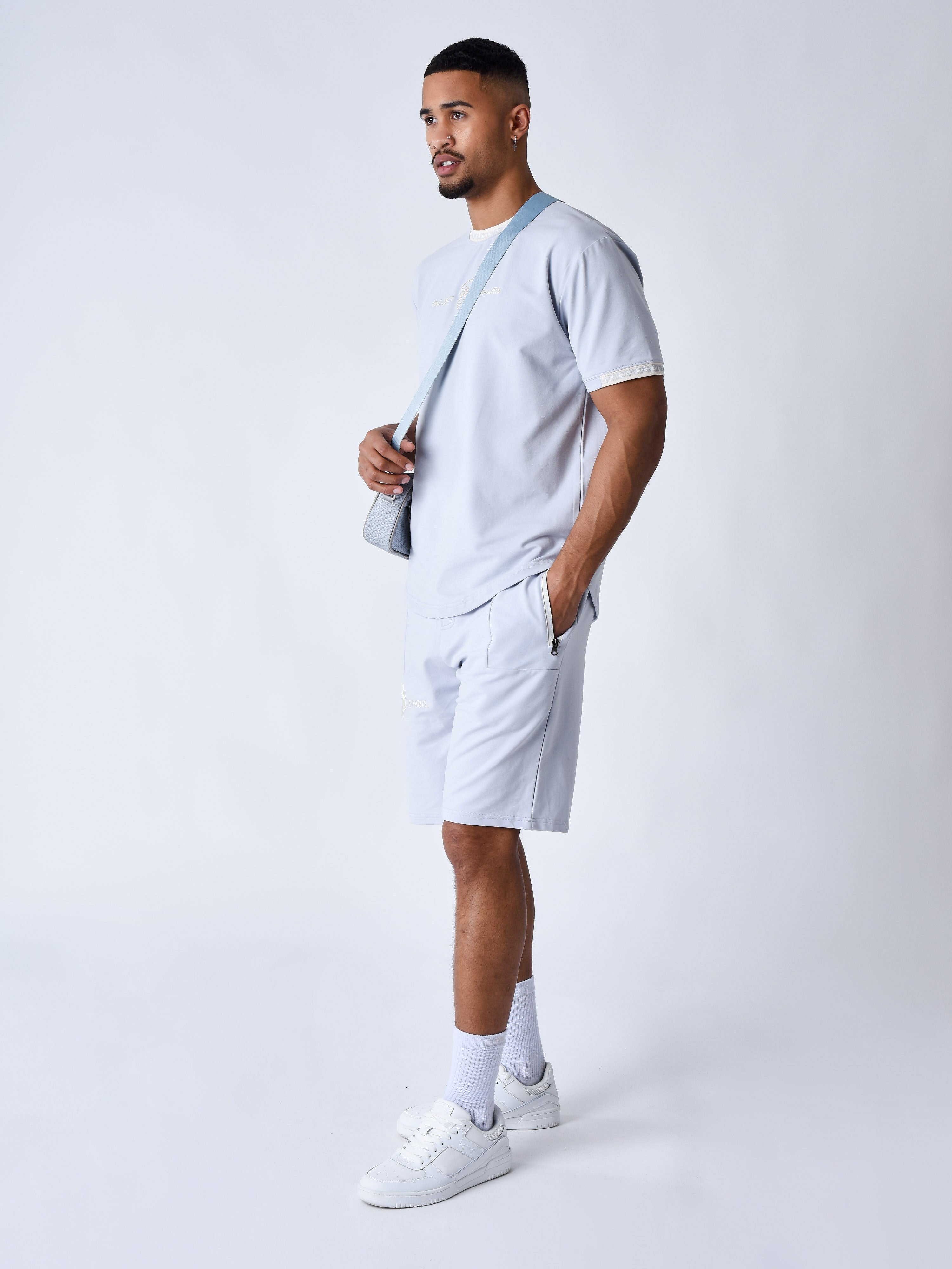 tee-shirt-uni-avec-bande-logo-bleu-glacier