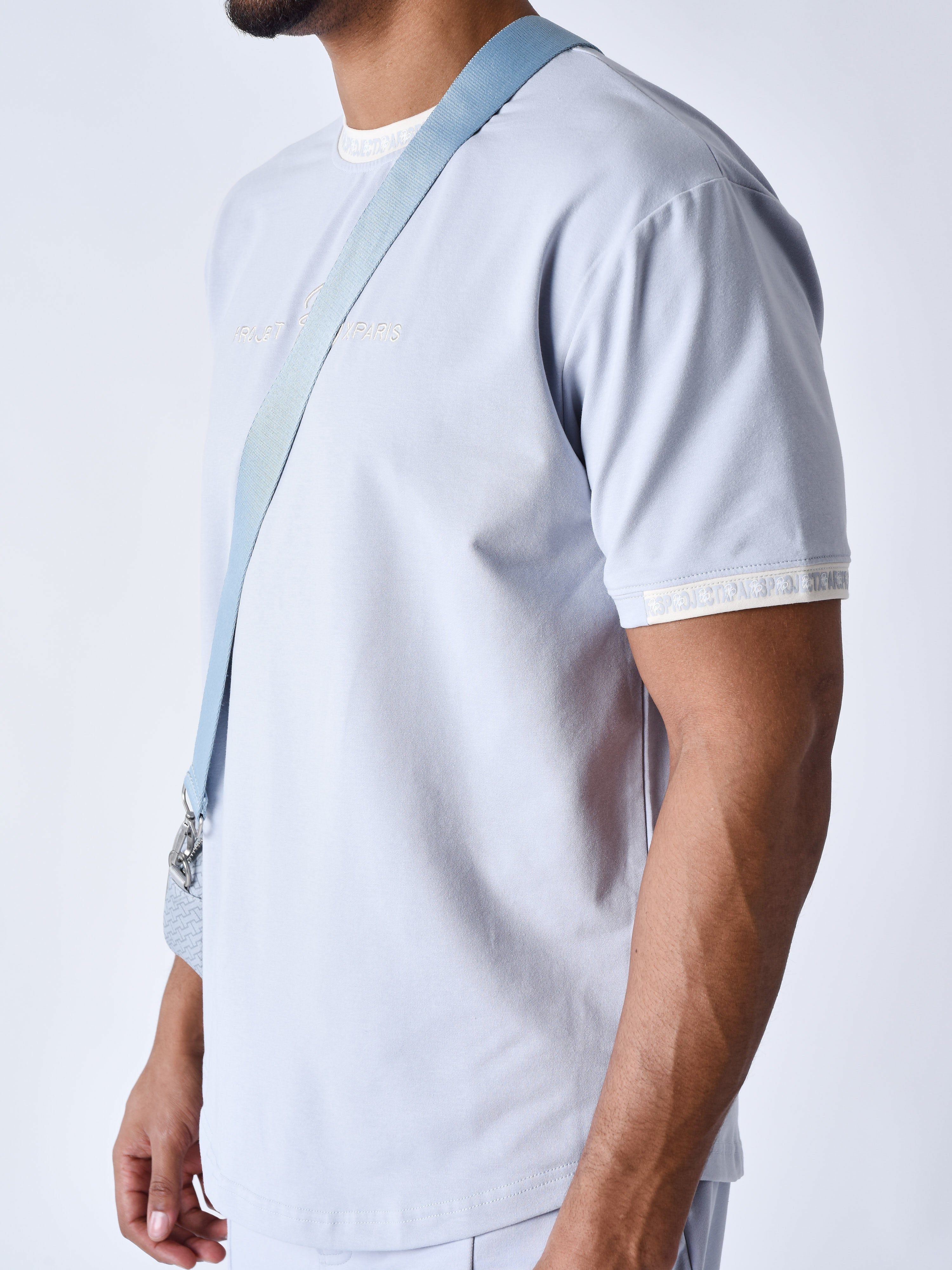 tee-shirt-uni-avec-bande-logo-bleu-glacier