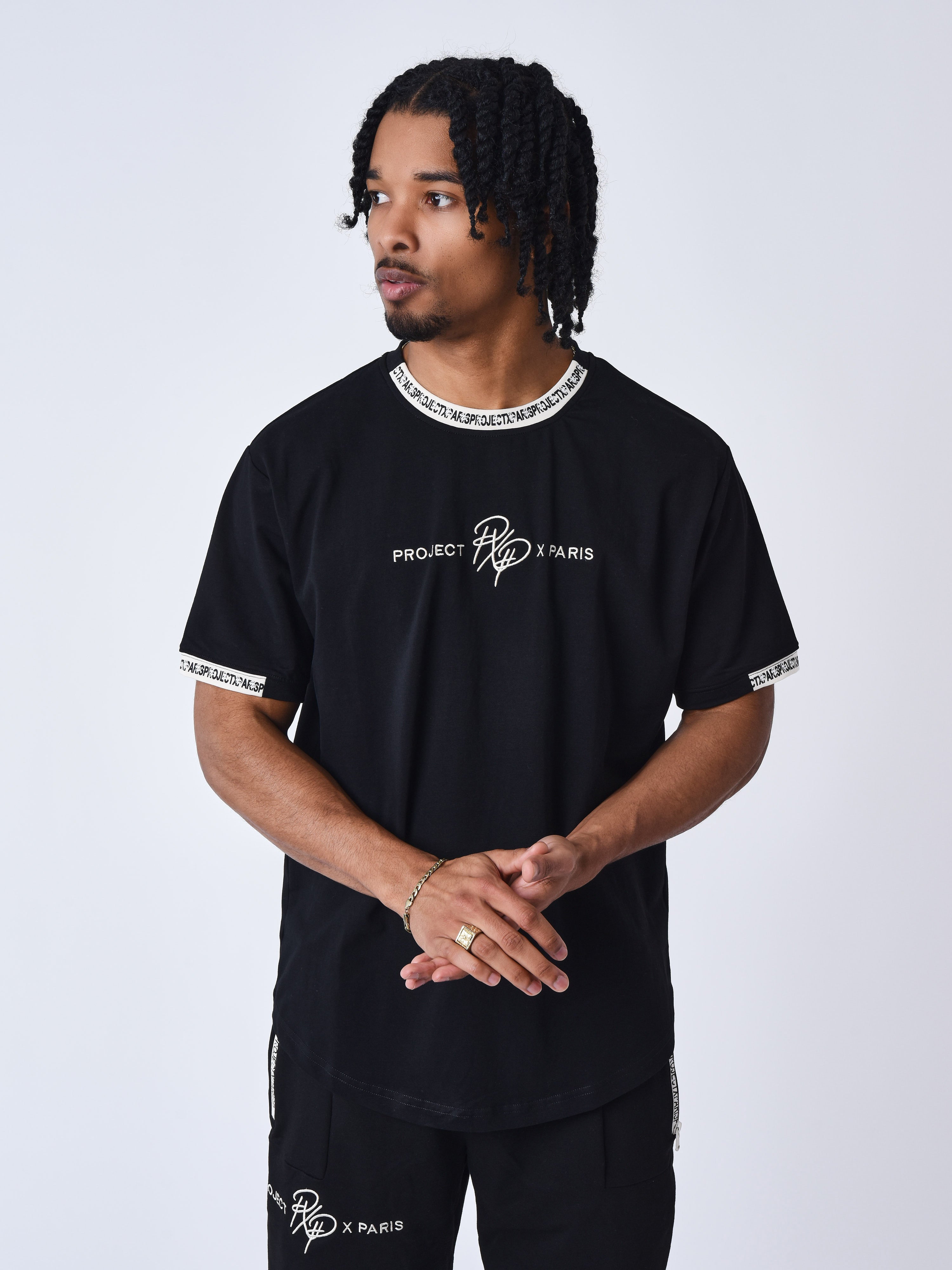 tee-shirt-uni-avec-bande-logo-noir-blanc