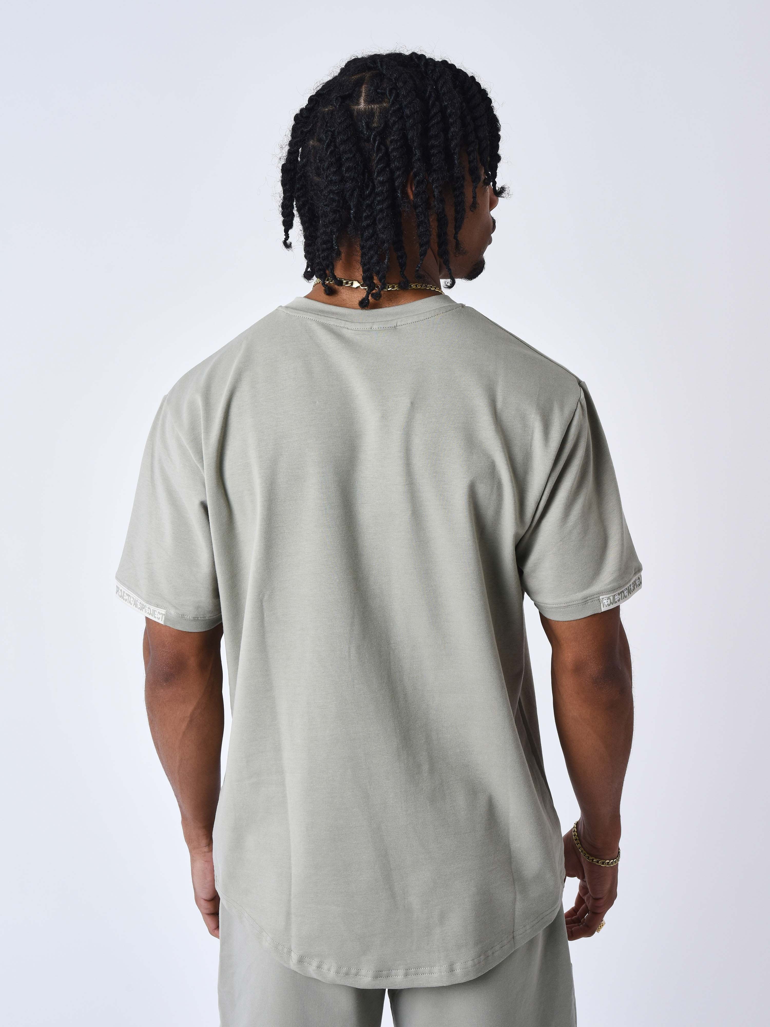 tee-shirt-uni-avec-bande-logo-kaki-gris