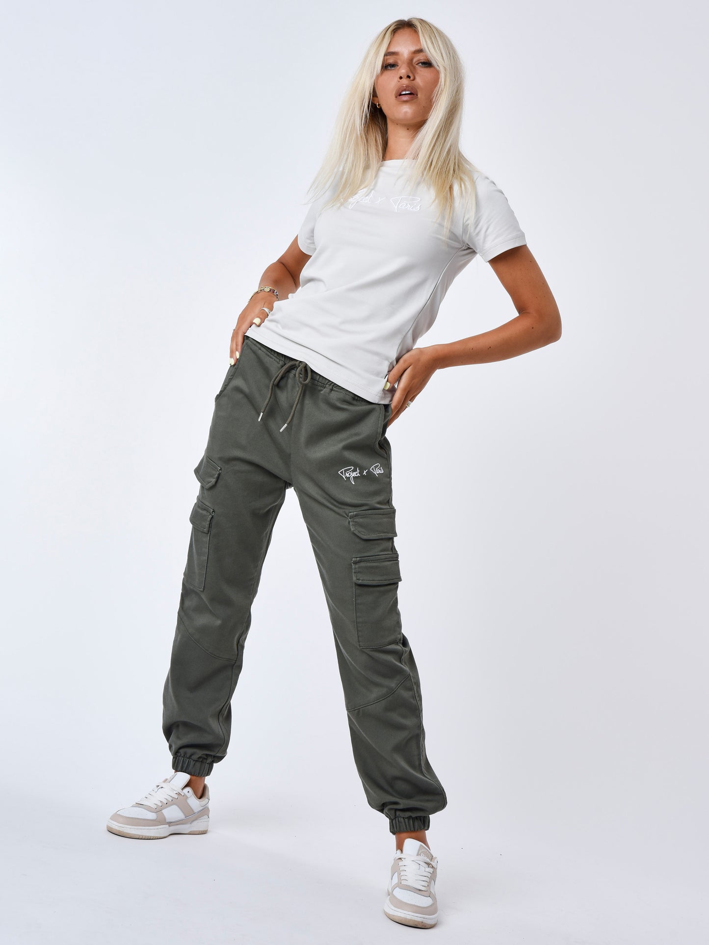 tf239707-kaki-modelshot