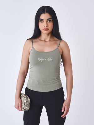 top-a-bretelles-essentials-kaki-modelshot