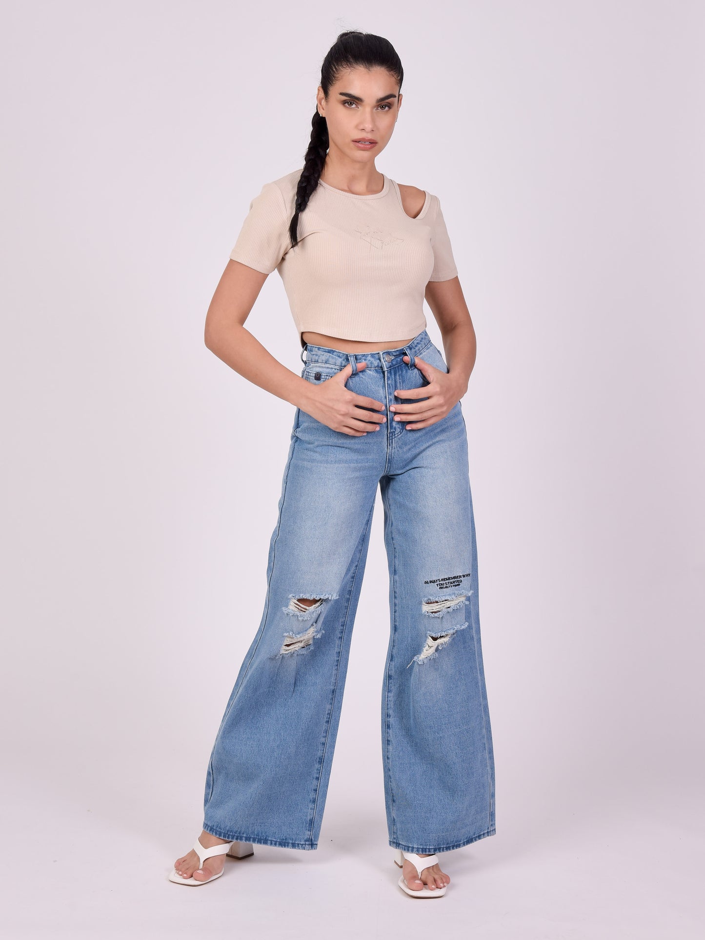top-asymetrique-manches-courtes-beige-modelshot