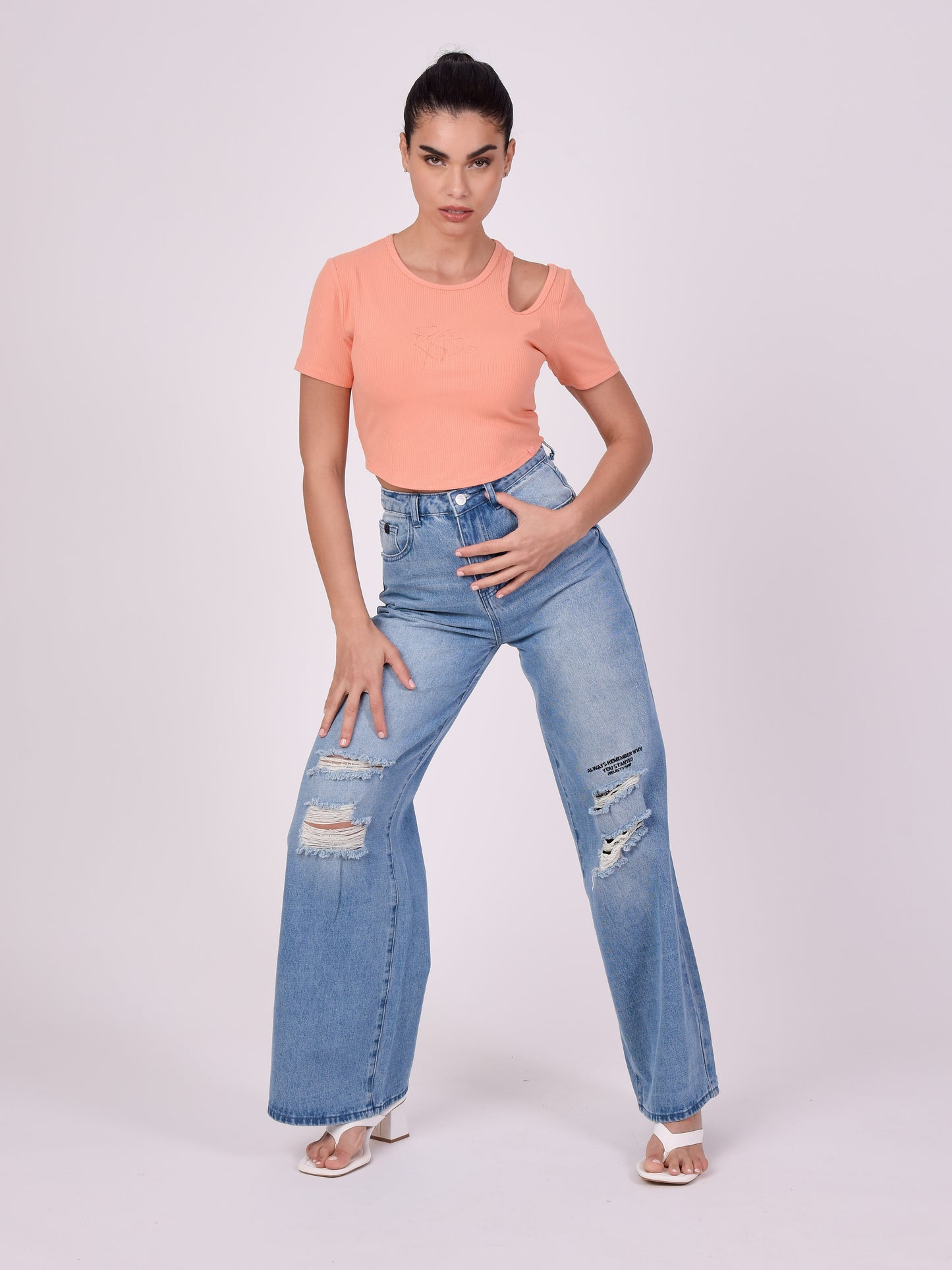 top-asymetrique-manches-courtes-orange-modelshot