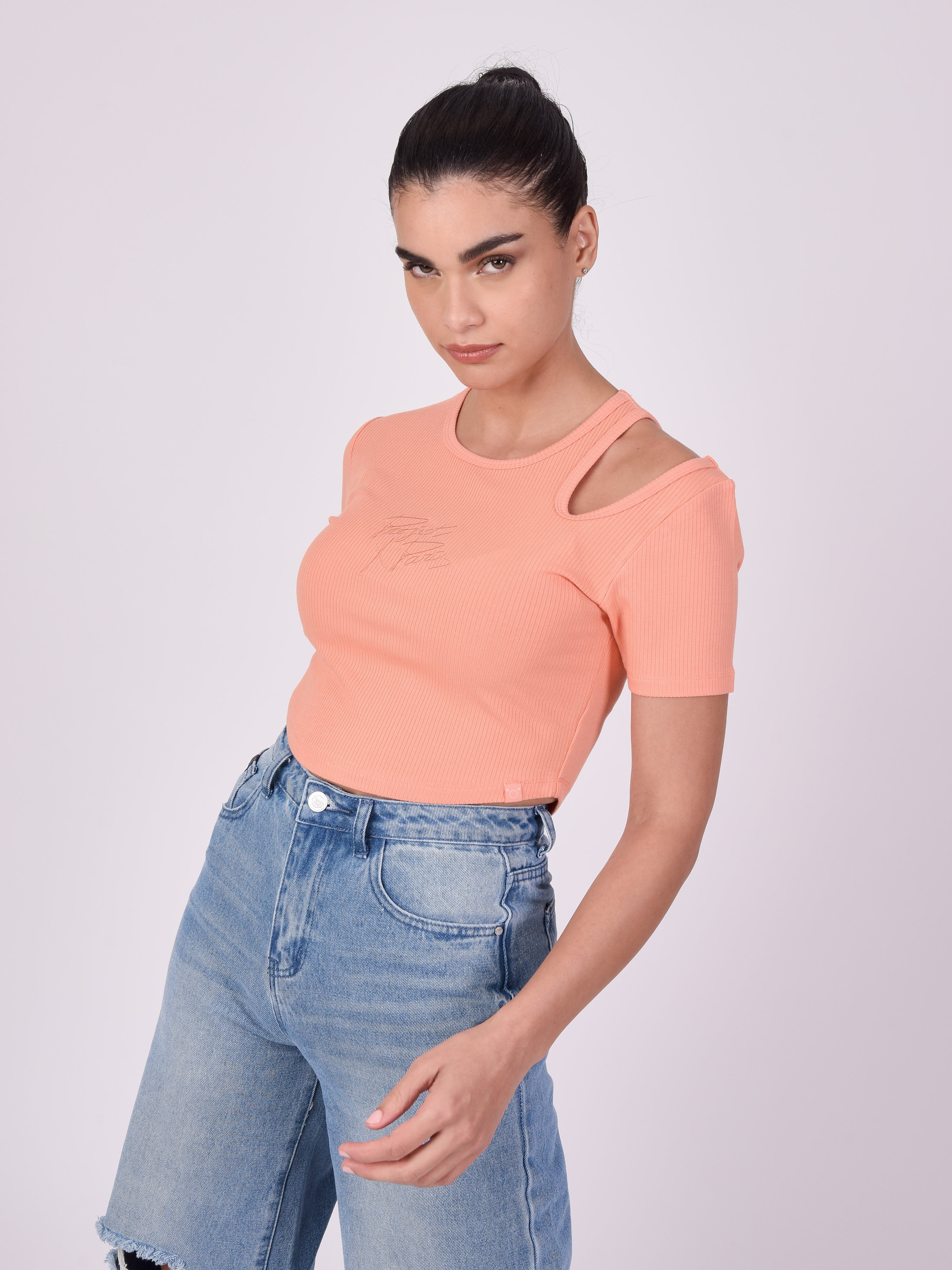 top-asymetrique-manches-courtes-orange-modelshot