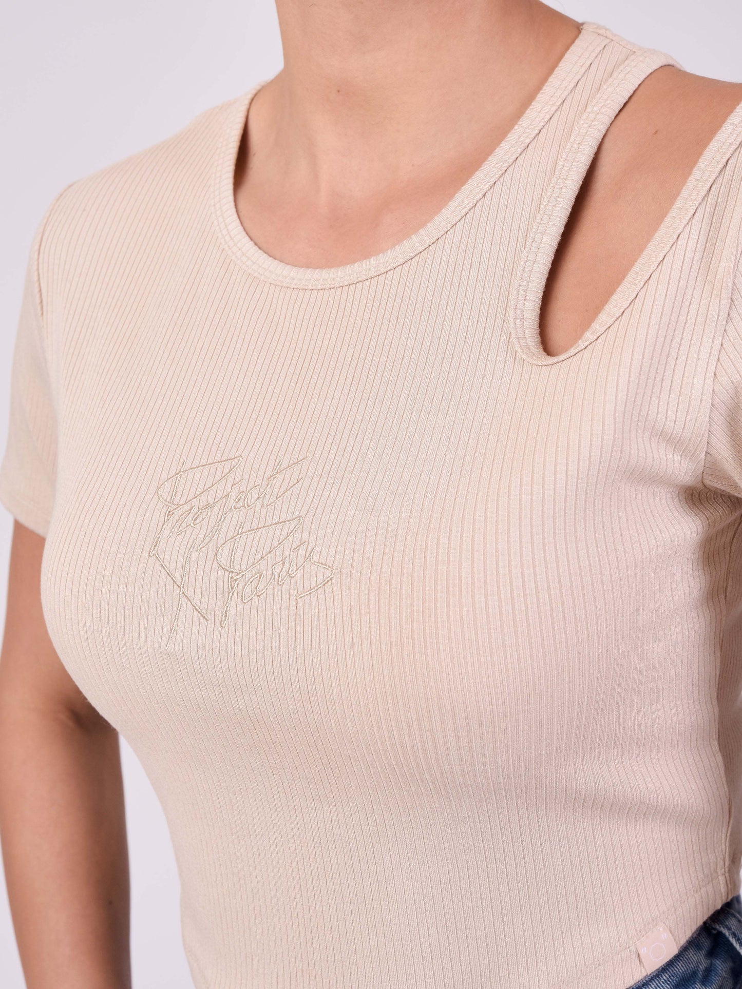top-asymetrique-manches-courtes-beige-modelshot