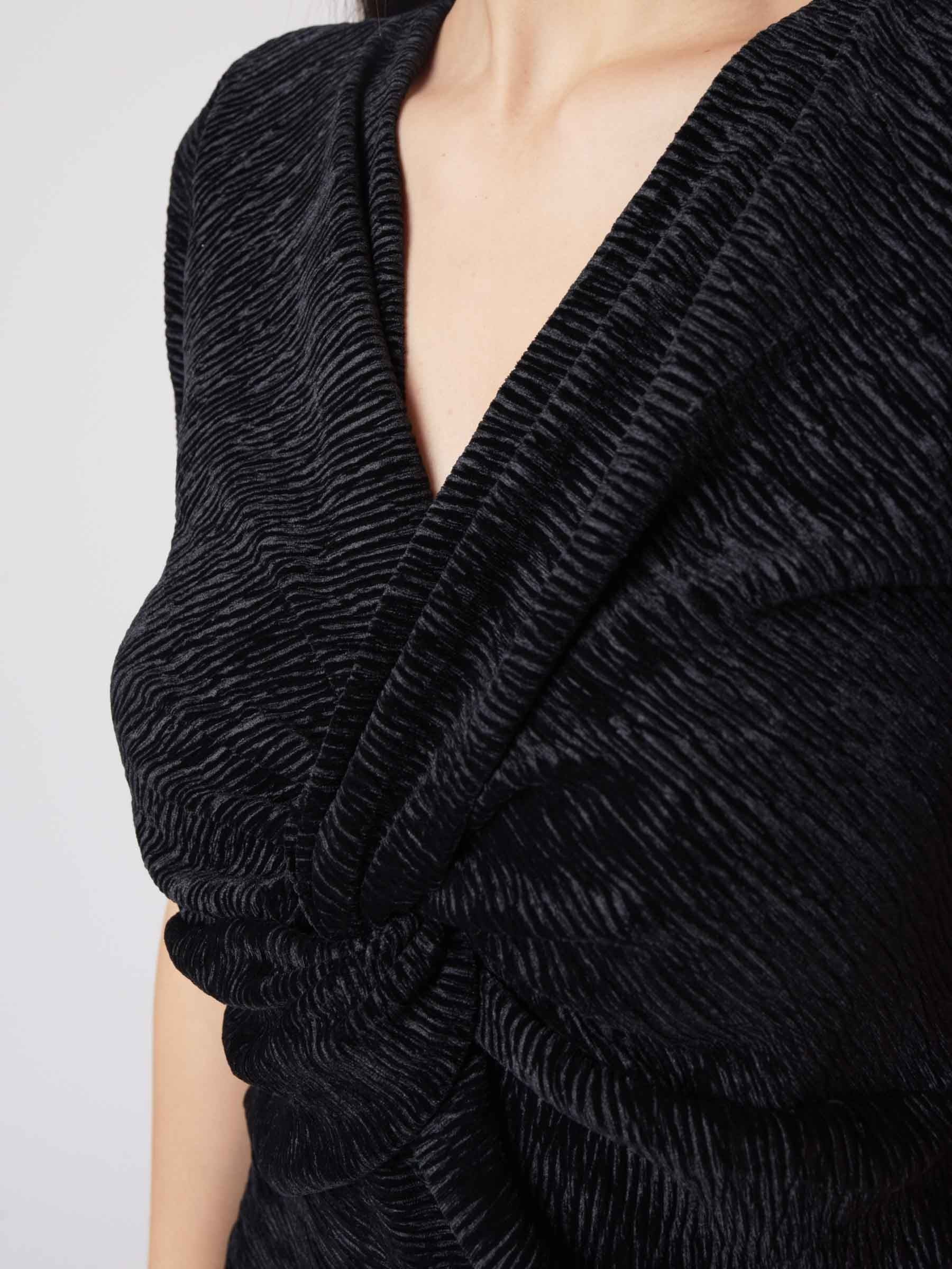top-drape-noir