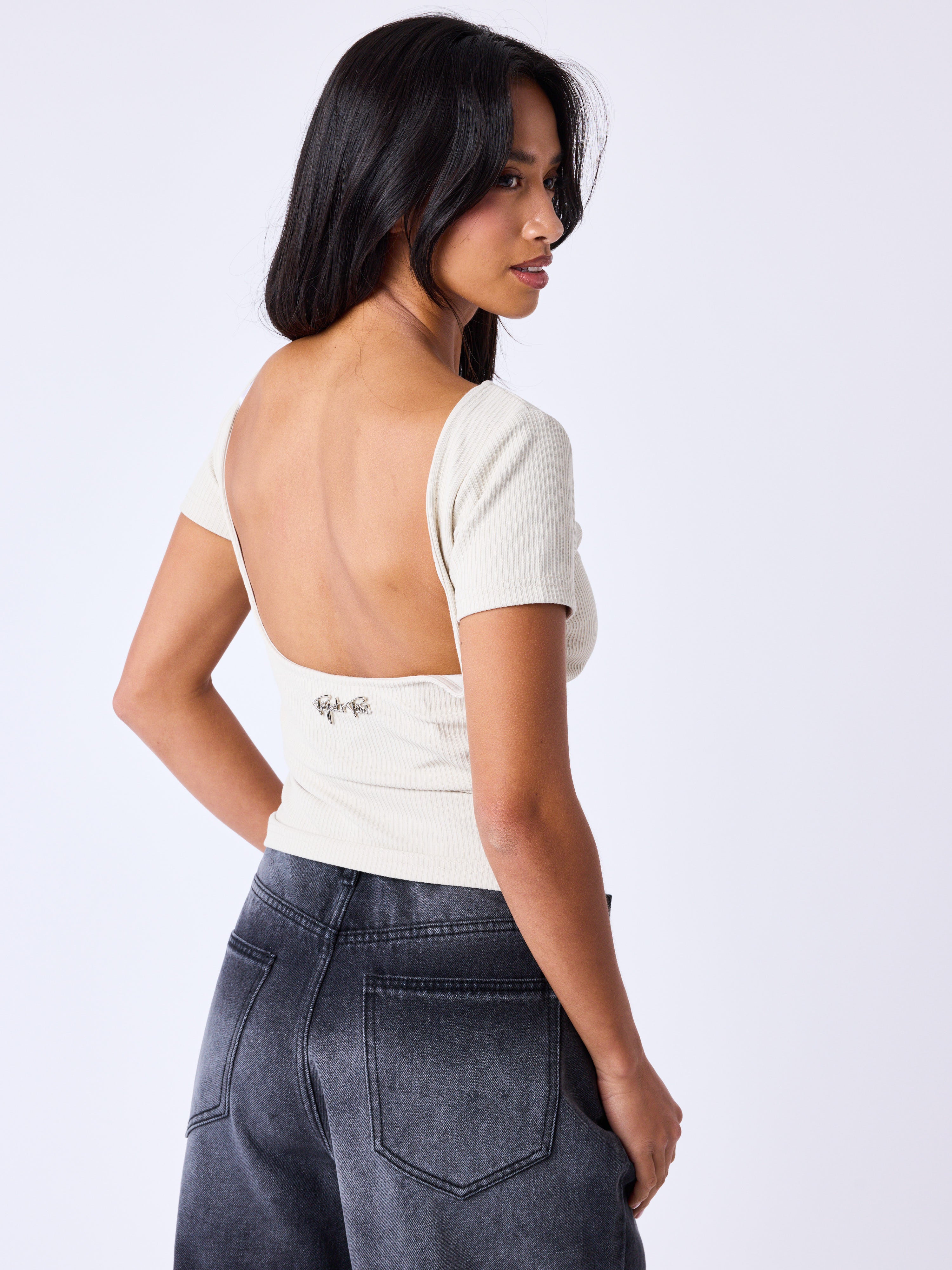 top-lily-greige-modelshot