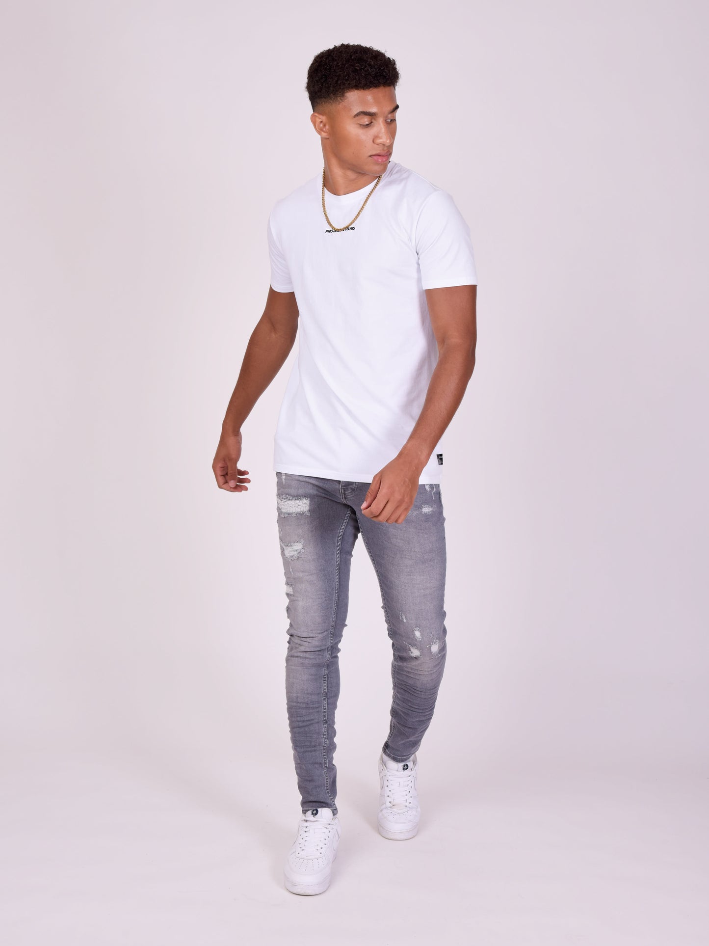 tp21007-gris-modelshot